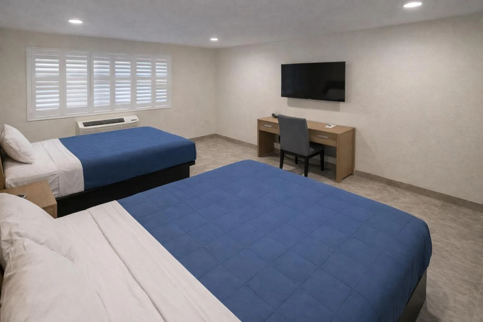 Bed in Super 8 by Wyndham Bakersfield CA Near Airport