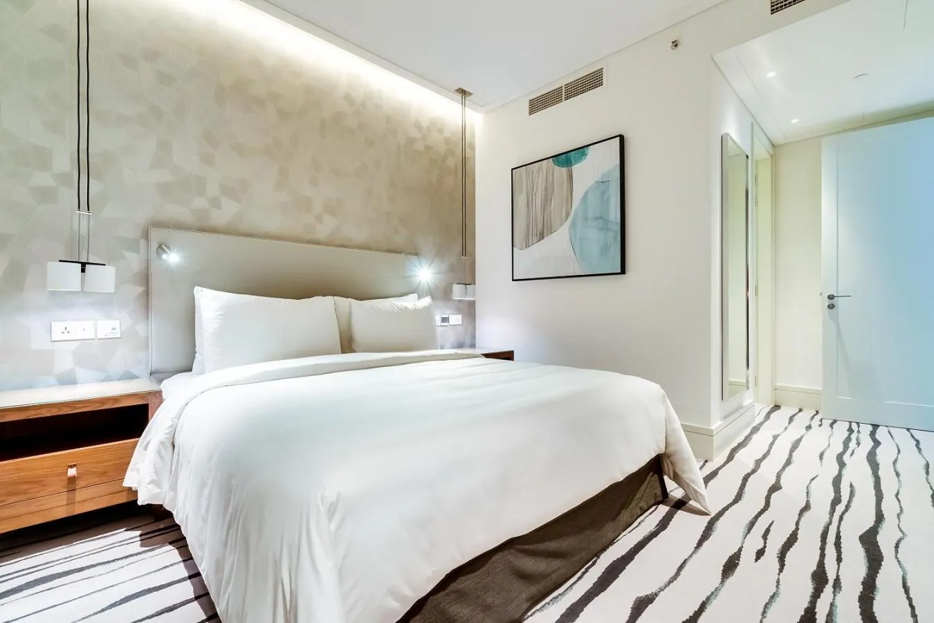 Bed in Vida Downtown Residences
