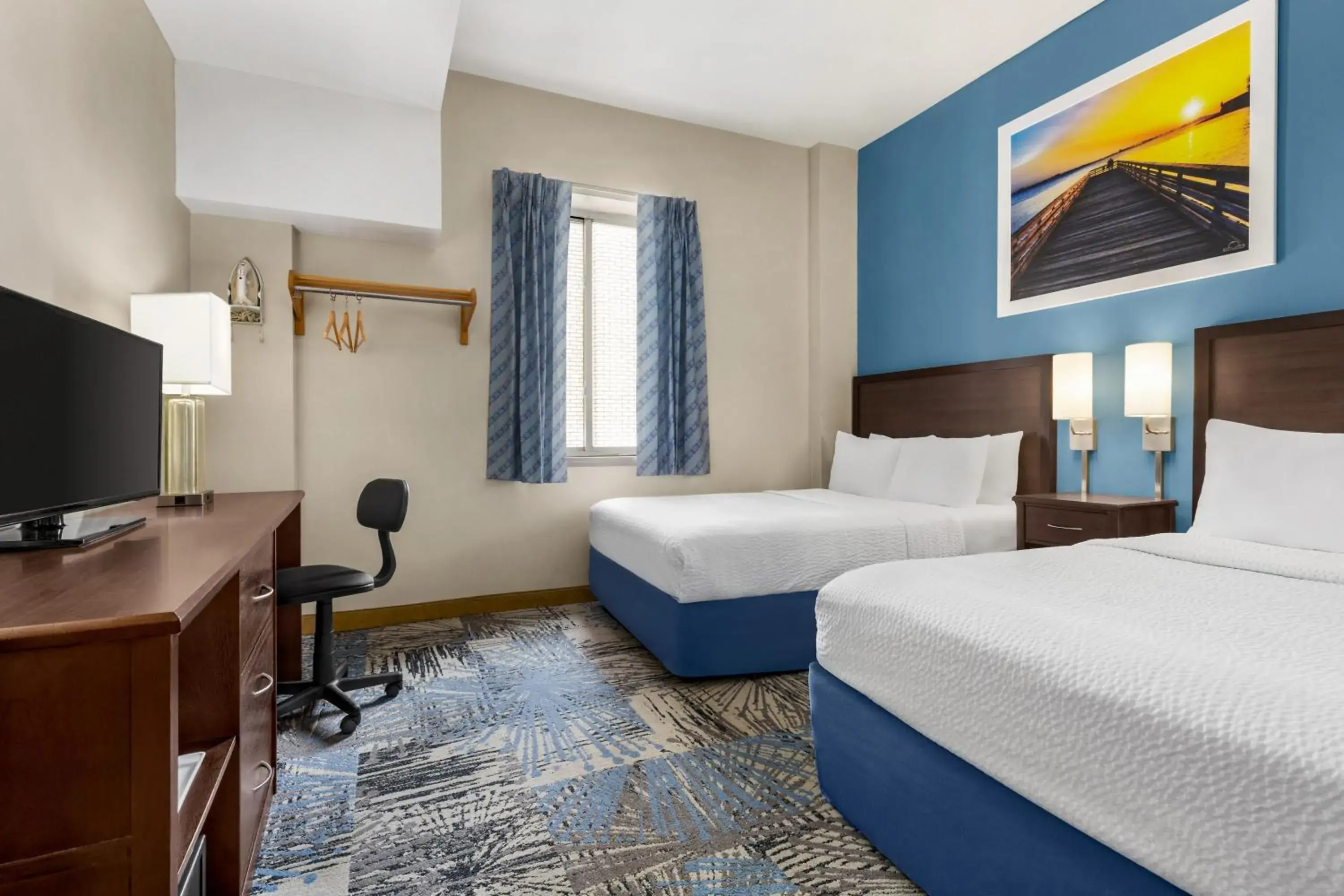 Double Room with Two Double Beds - Non-Smoking in Days Inn by Wyndham Philadelphia Convention Center Double Room with Two Double Beds - Non-Smoking in Days Inn by Wyndham Philadelphia Convention Center