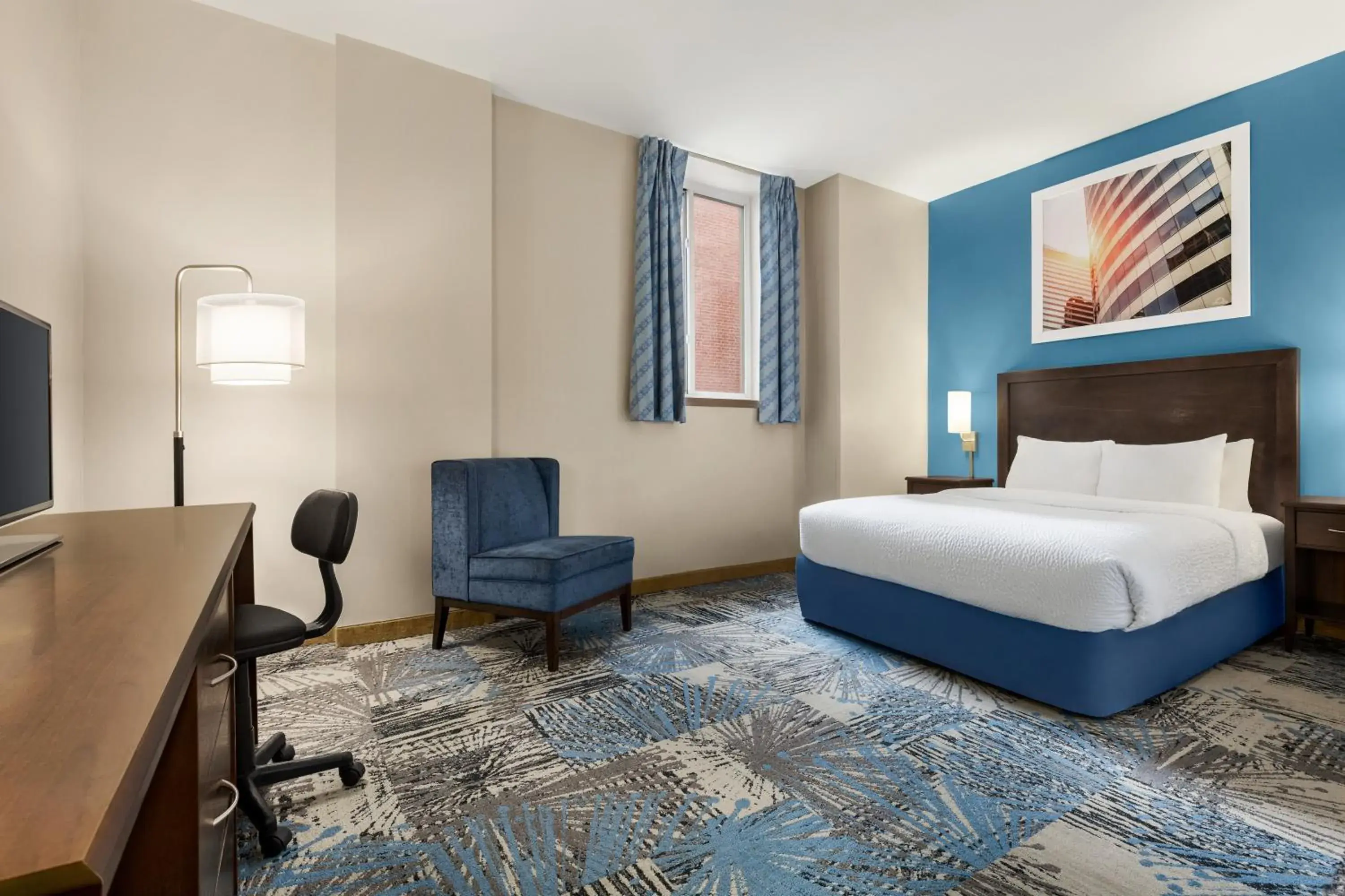 Bed in Days Inn by Wyndham Philadelphia Convention Center Bed in Days Inn by Wyndham Philadelphia Convention Center