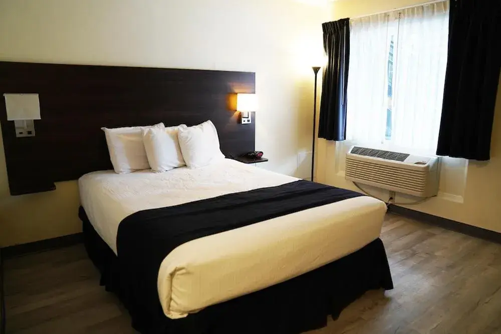 Queen Room in Steam Plant Hotel Queen Room in Steam Plant Hotel