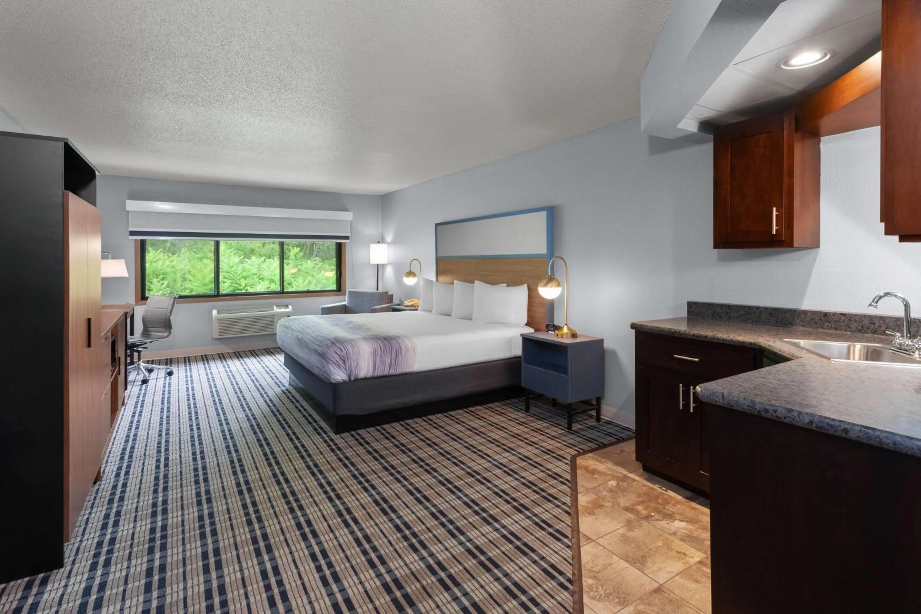 Photo of the whole room, Bed in AmericInn by Wyndham West Salem