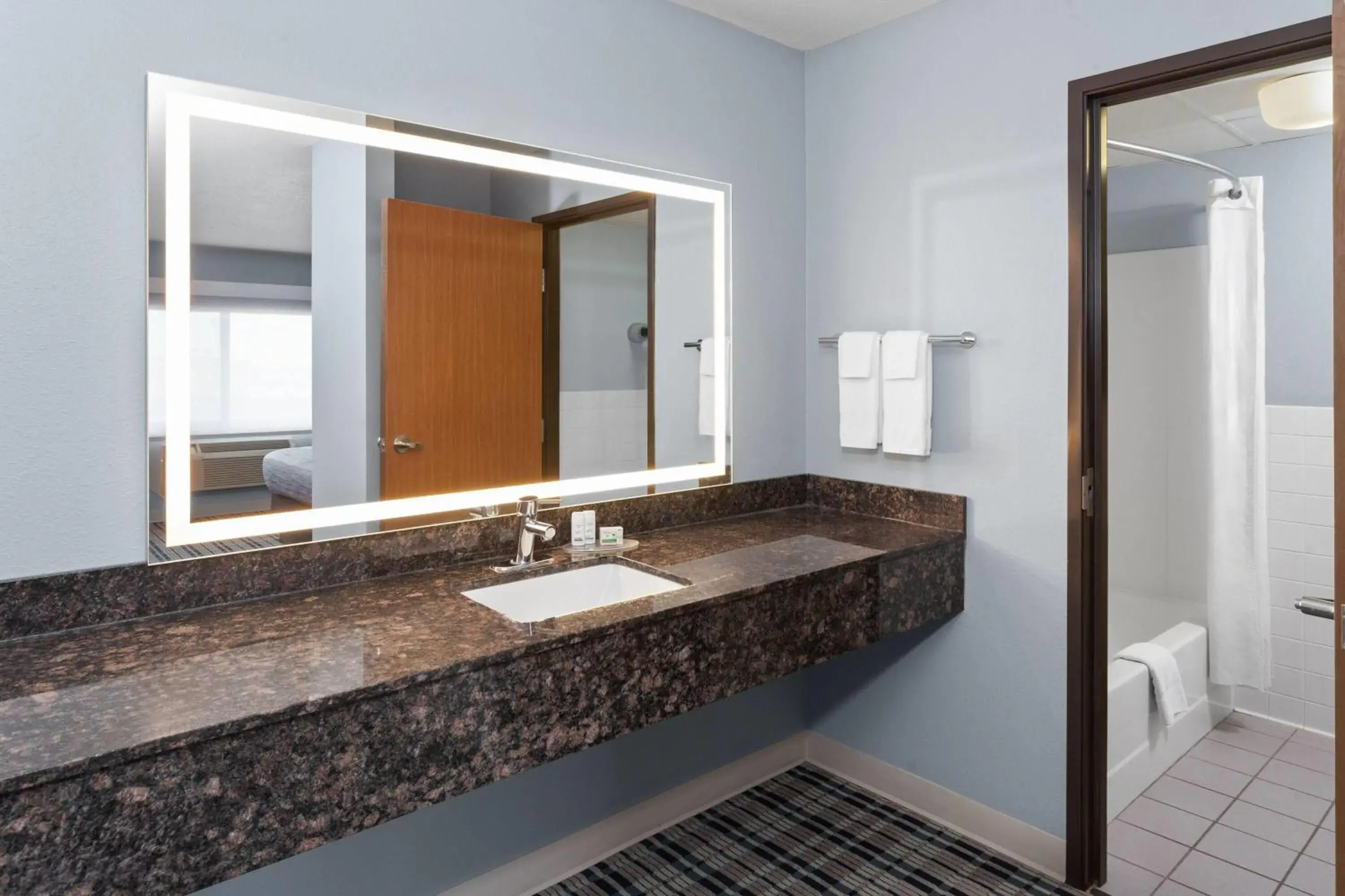 One-Bedroom Premier King Suite - Non-Smoking in AmericInn by Wyndham West Salem One-Bedroom Premier King Suite - Non-Smoking in AmericInn by Wyndham West Salem