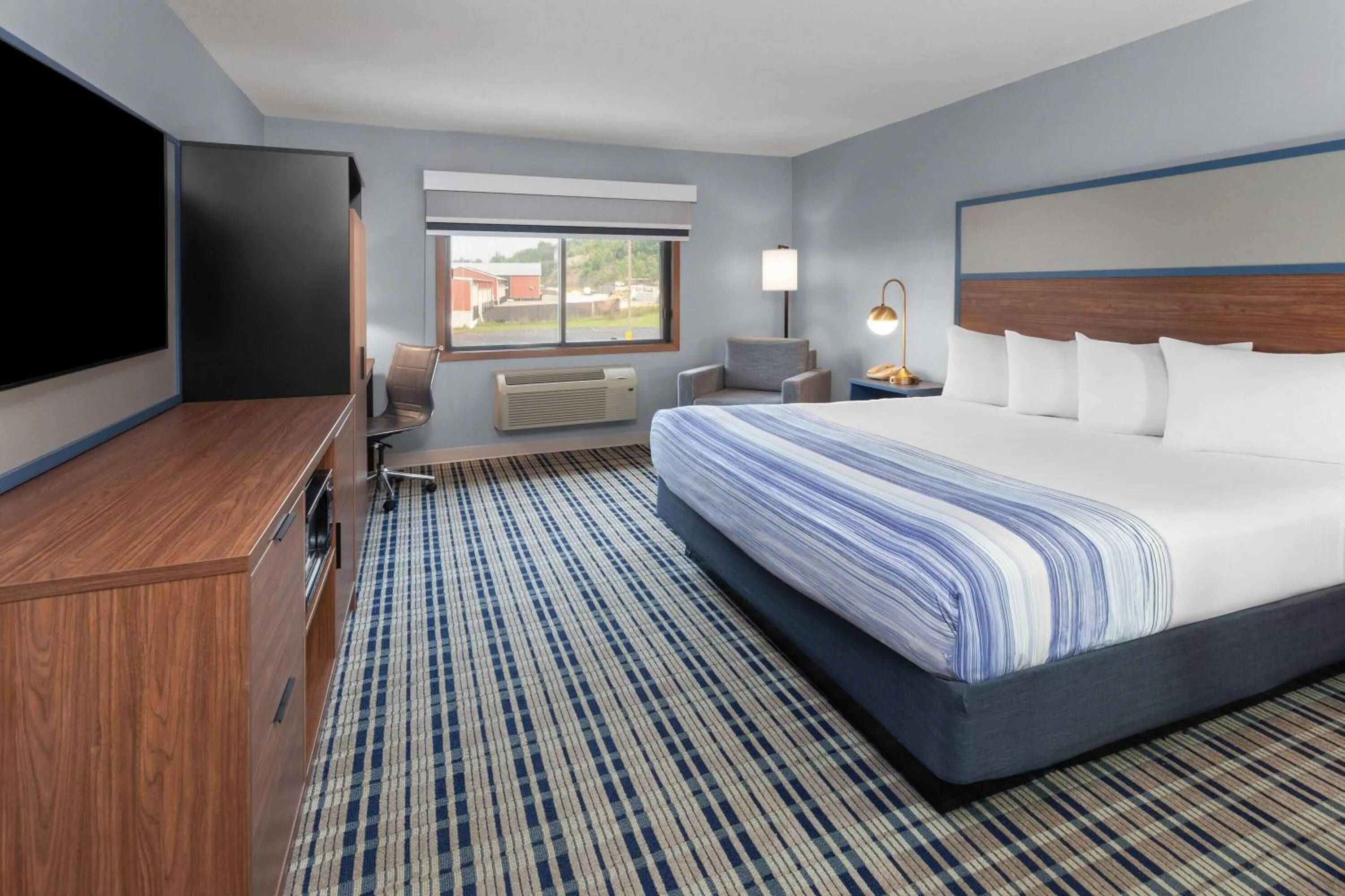 Photo of the whole room, Bed in AmericInn by Wyndham West Salem