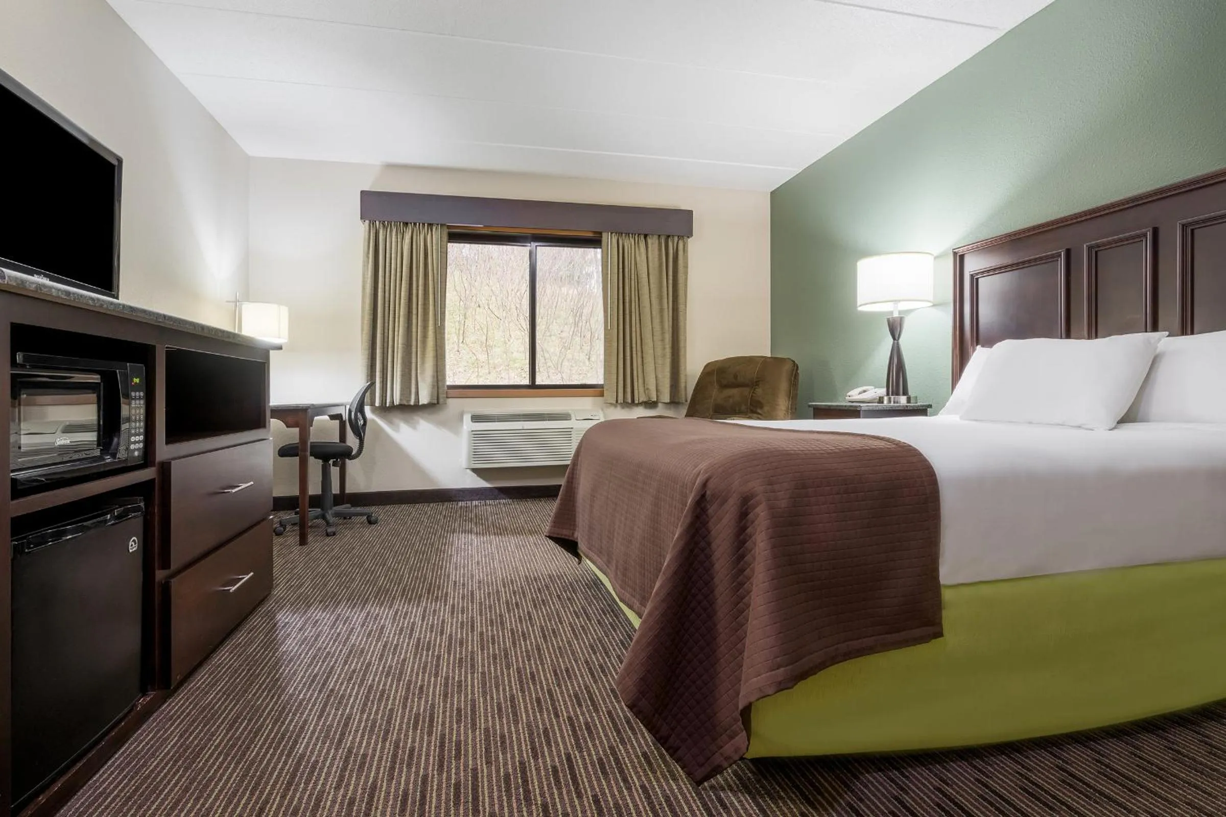 Photo of the whole room, Bed in AmericInn by Wyndham West Salem