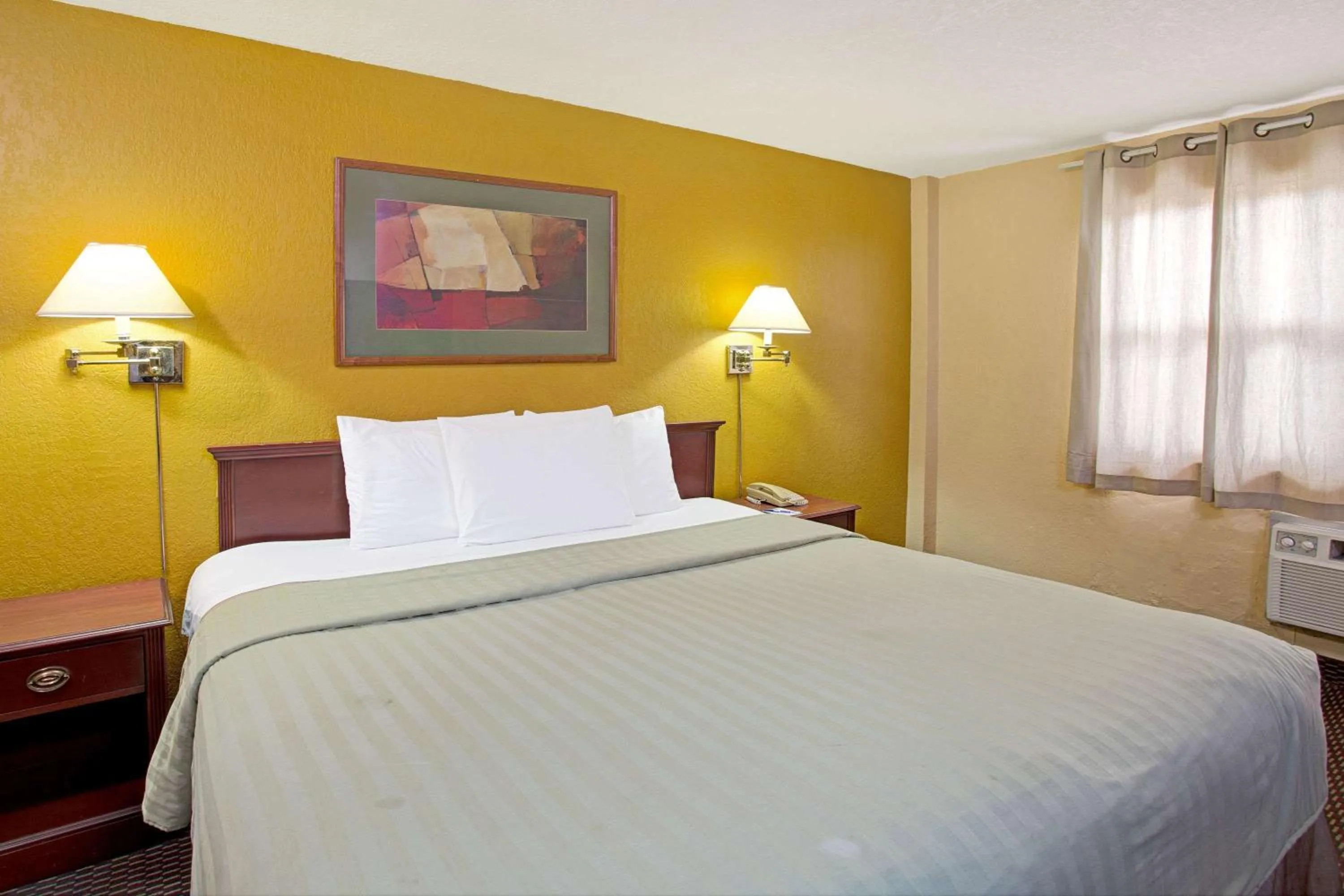 Photo of the whole room in Travelodge by Wyndham Fort Lauderdale