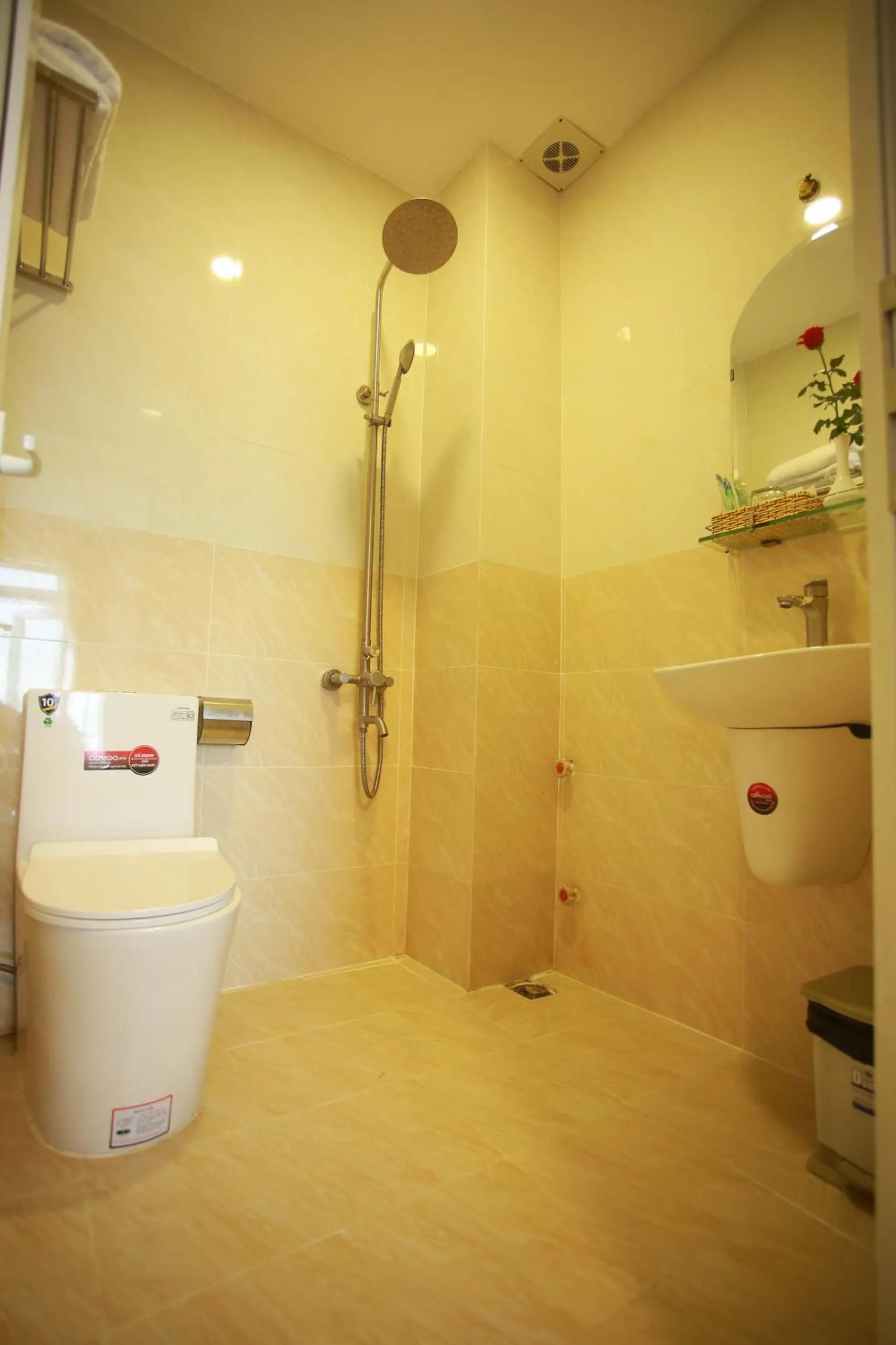 Toilet in Vanilla Dalat Hotel