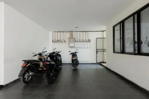 RedDoorz Plus near Green Pramuka Square Mall RedDoorz Plus near Green Pramuka Square Mall