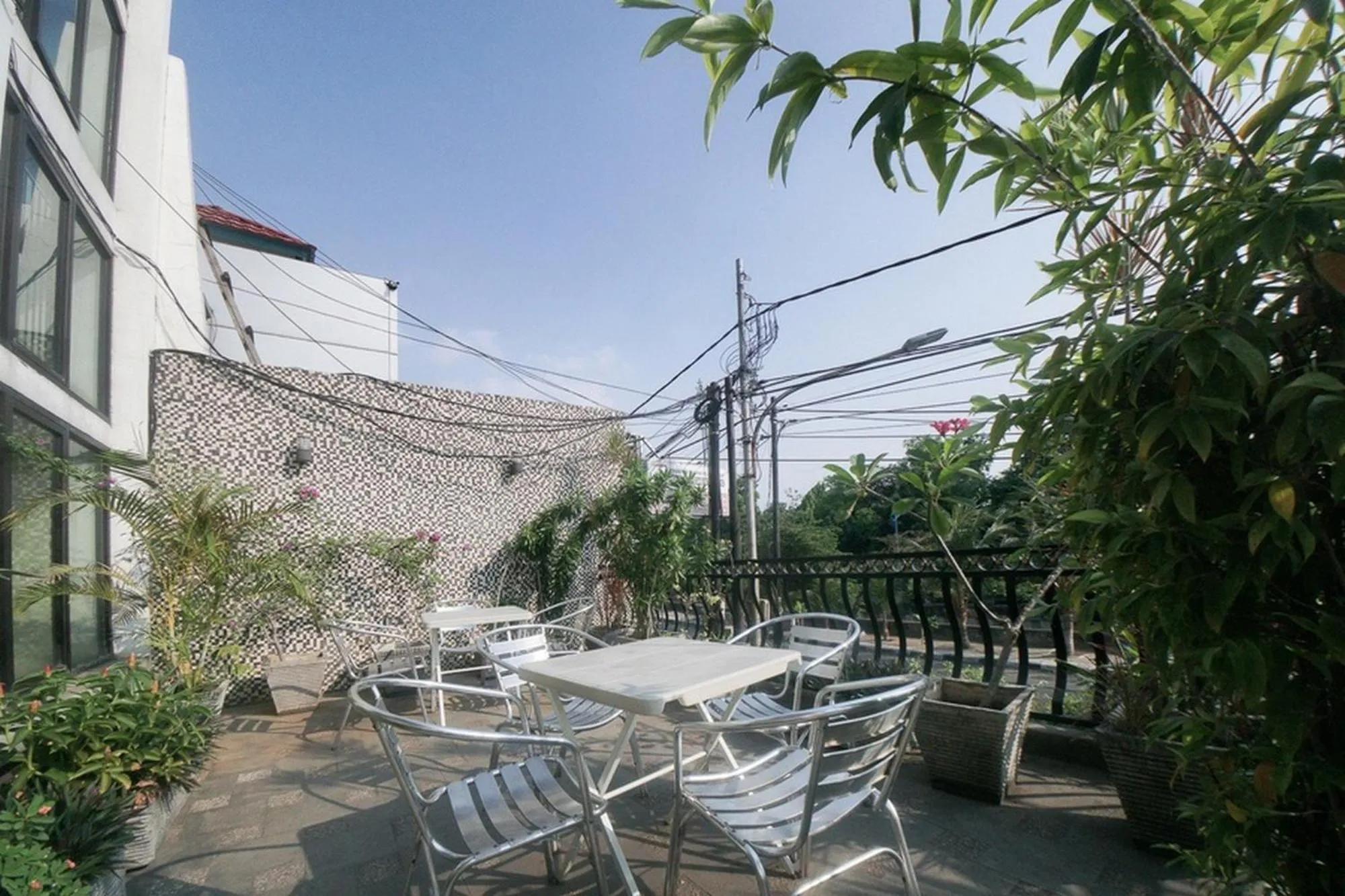 Balcony/Terrace in RedDoorz Plus near Green Pramuka Square Mall