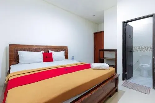 RedDoorz Plus near Green Pramuka Square Mall RedDoorz Plus near Green Pramuka Square Mall