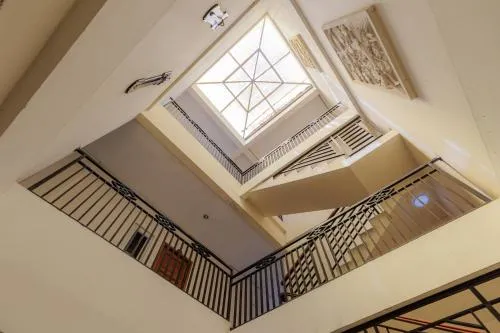 RedDoorz Plus near Green Pramuka Square Mall