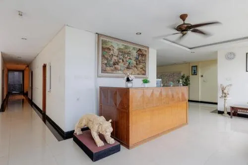 RedDoorz Plus near Green Pramuka Square Mall