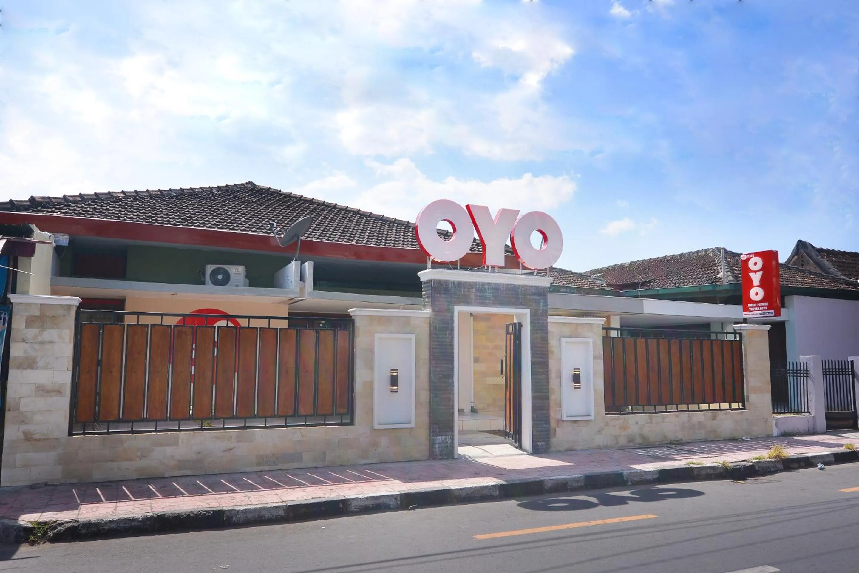 Facade/entrance in Super OYO 1046 Omah Pathok