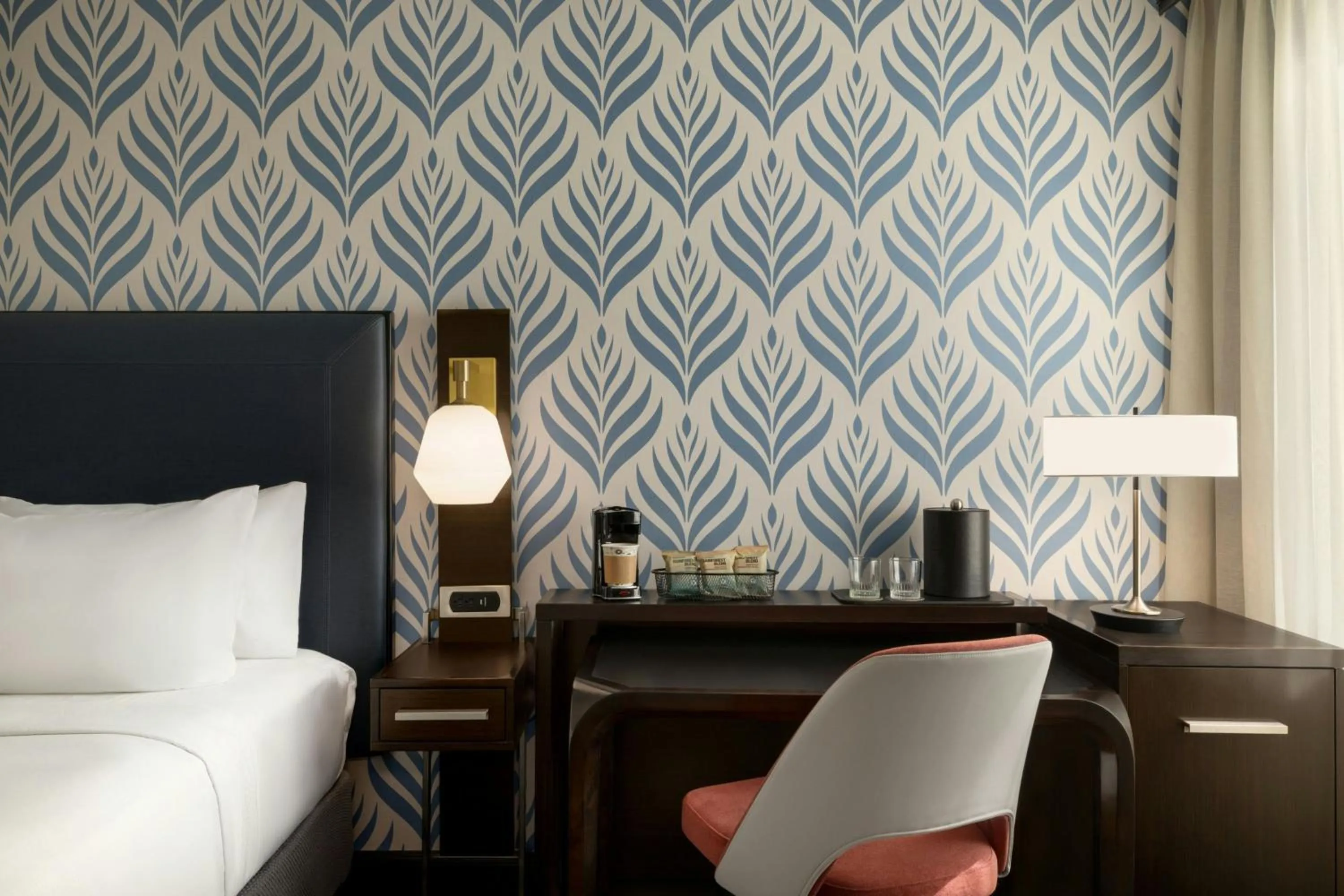 Photo of the whole room in Courtyard by Marriott San Francisco Union Square