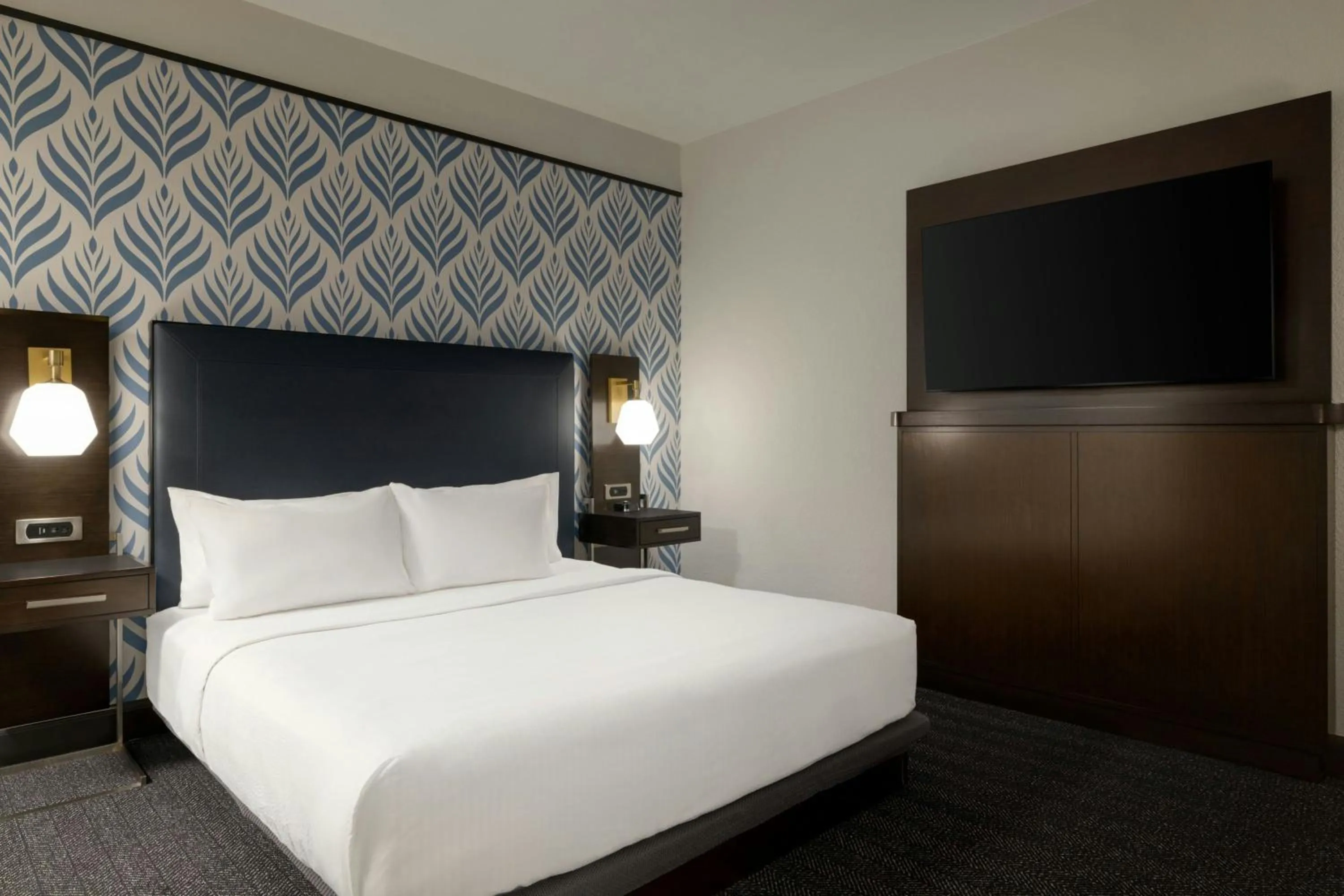 Photo of the whole room, Bed in Courtyard by Marriott San Francisco Union Square