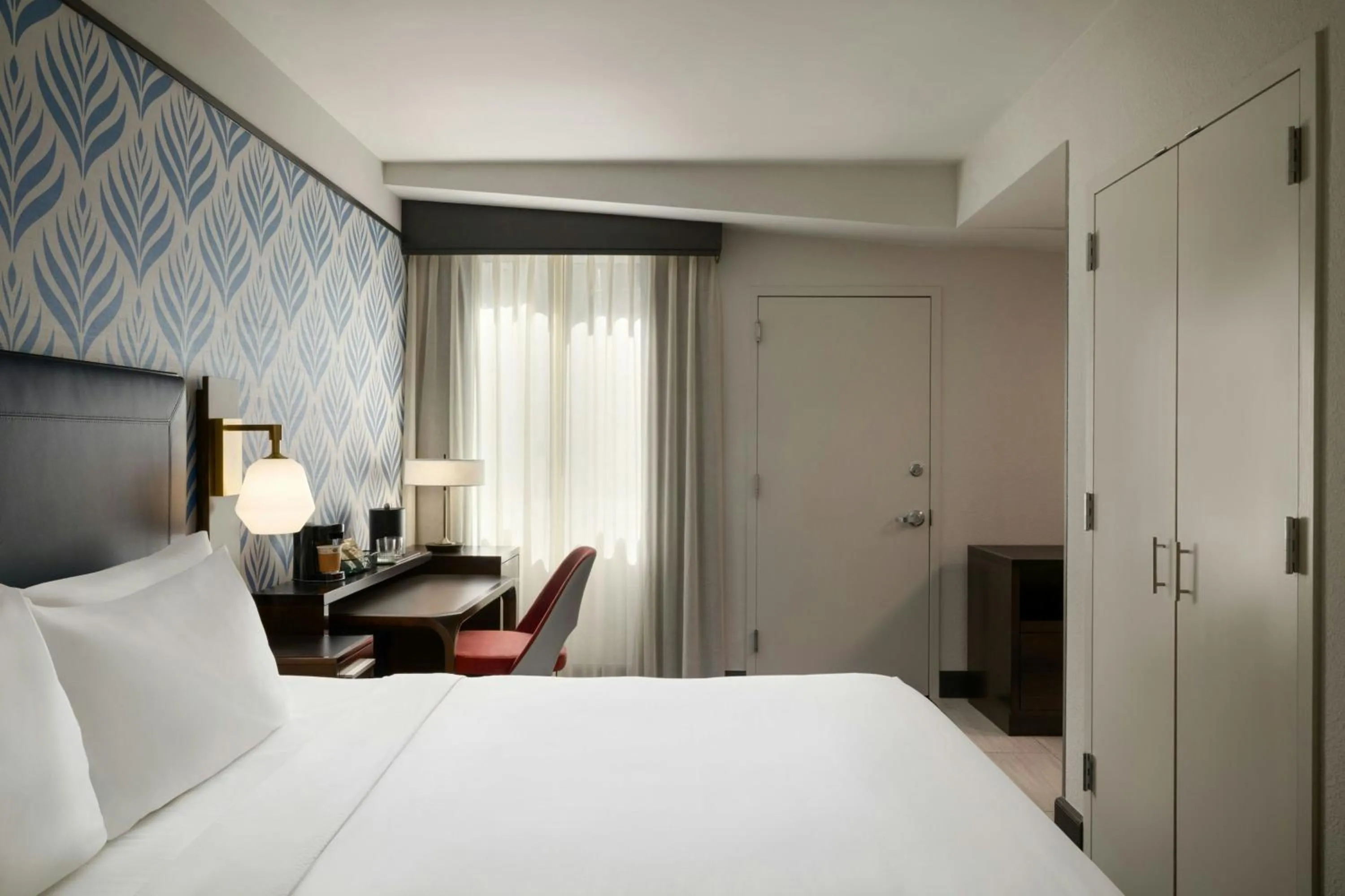 Photo of the whole room, Bed in Courtyard by Marriott San Francisco Union Square