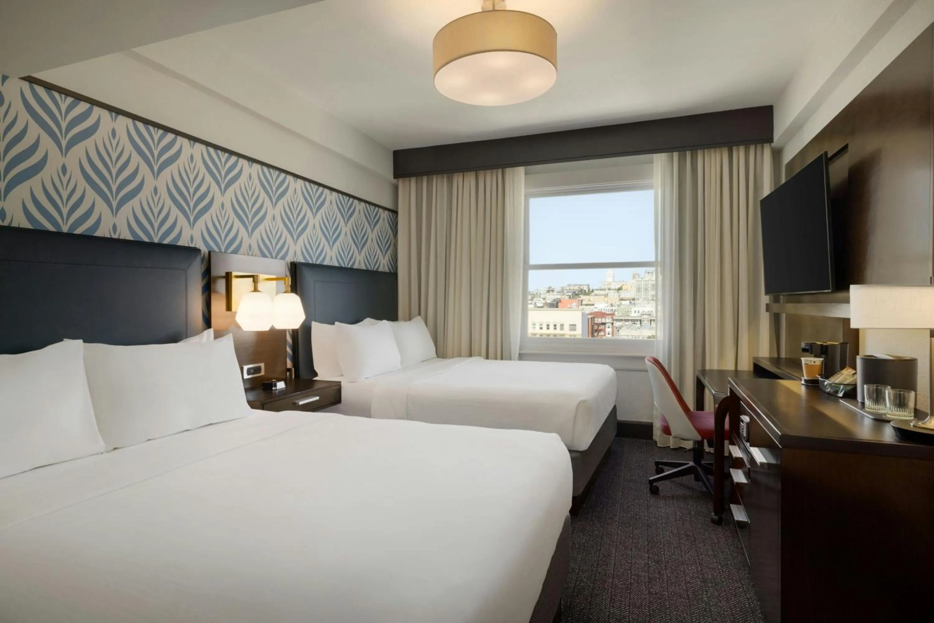 Photo of the whole room, Bed in Courtyard by Marriott San Francisco Union Square