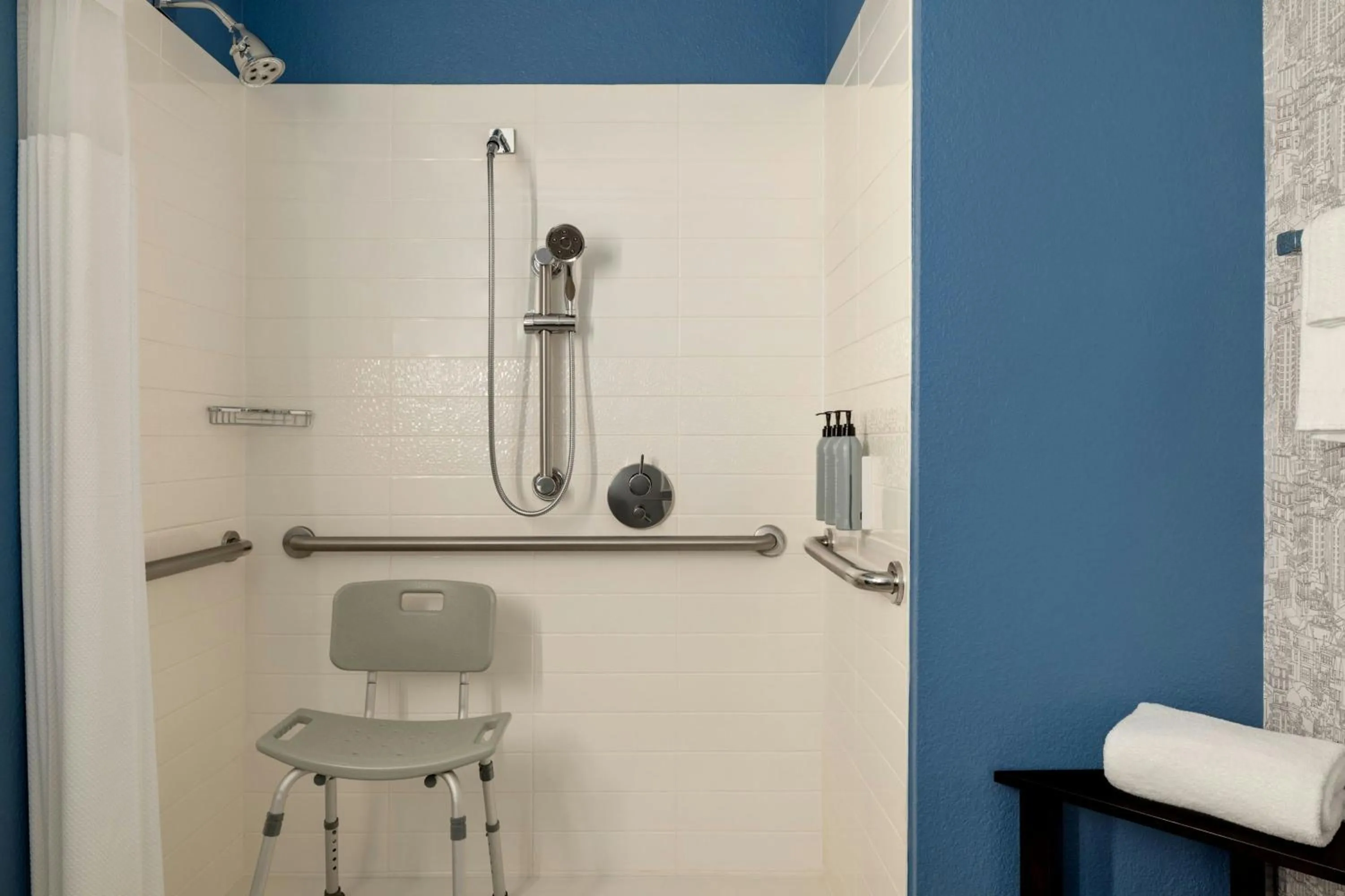 Bathroom in Courtyard by Marriott San Francisco Union Square