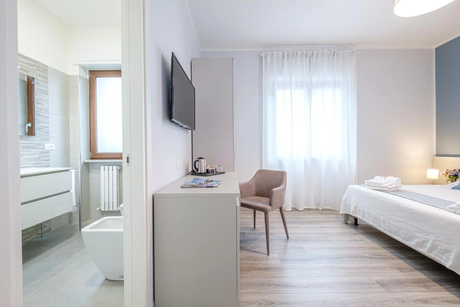 Photo of the whole room, Bed in HOME52