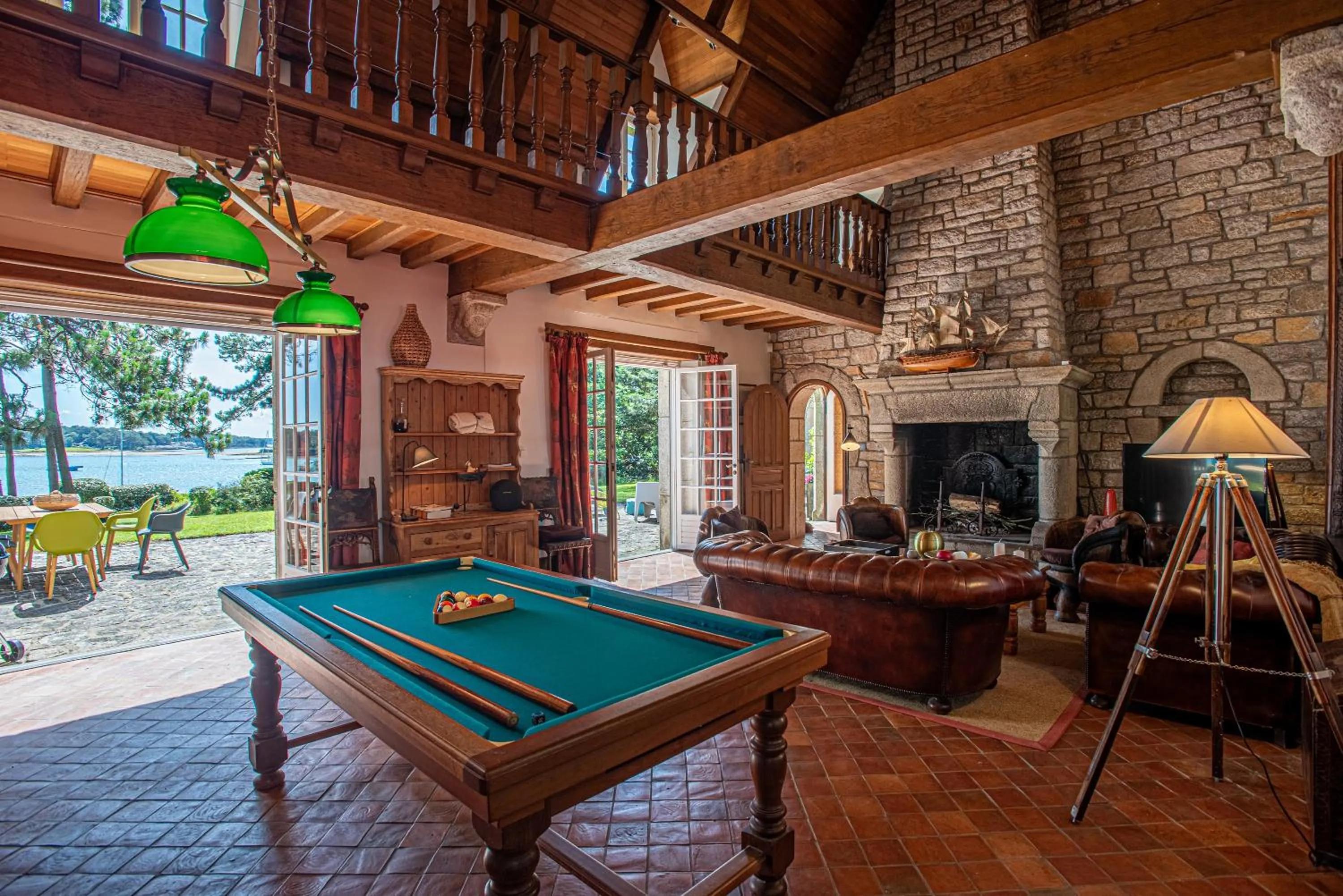 Communal lounge/ TV room in Le Manoir de Saint Brendan
