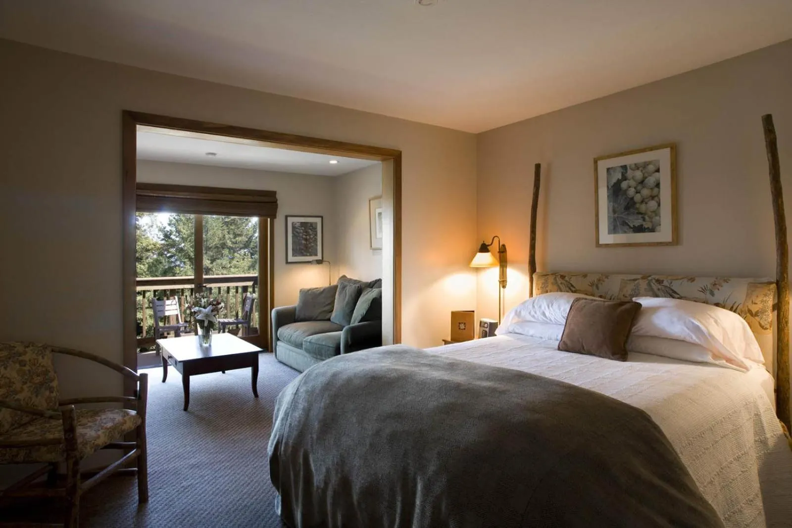 Queen Room with Balcony and View in Mountain Home Inn