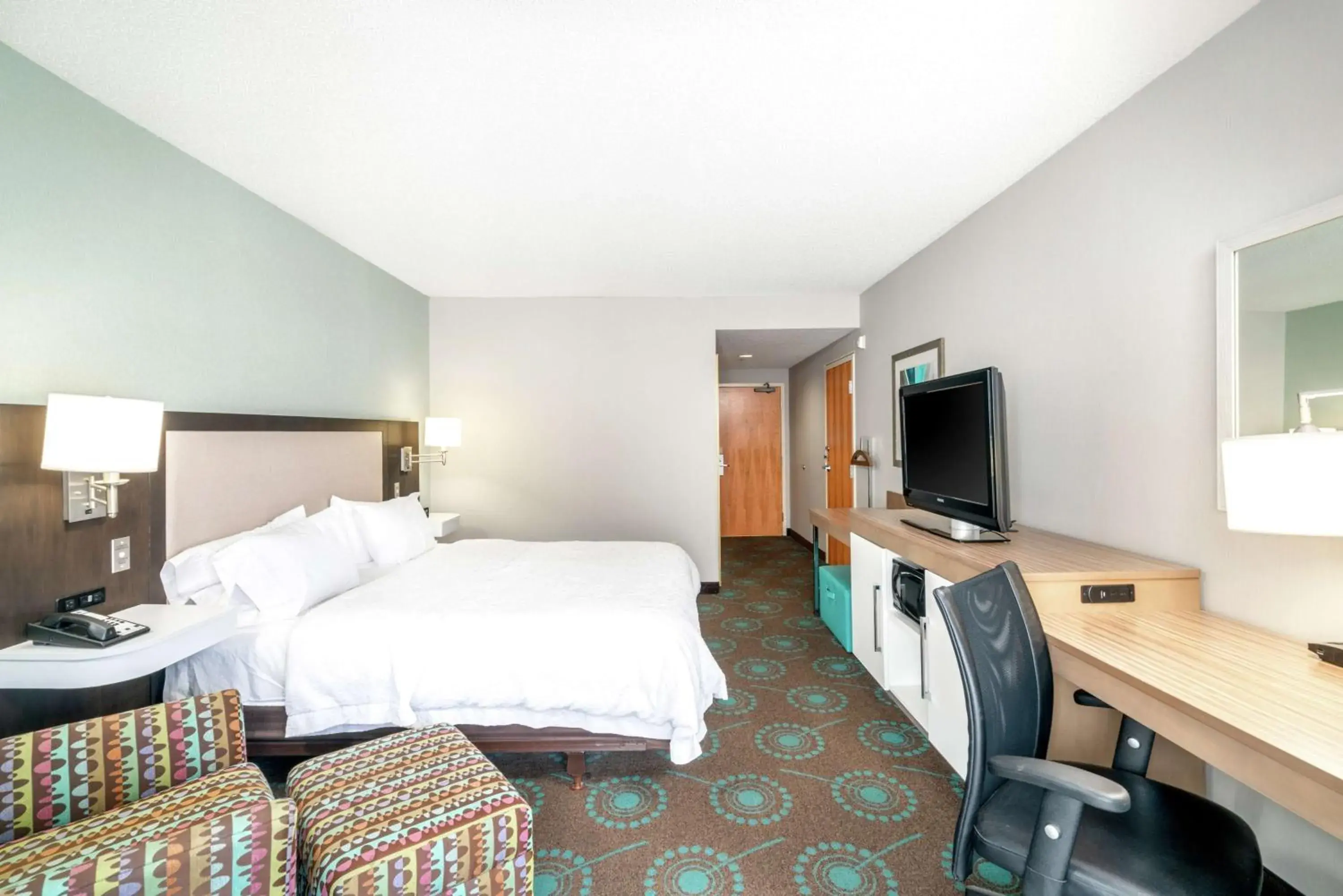 Bedroom, Bed in Hampton Inn & Suites Chincoteague-Waterfront, Va Bedroom, Bed in Hampton Inn & Suites Chincoteague-Waterfront, Va