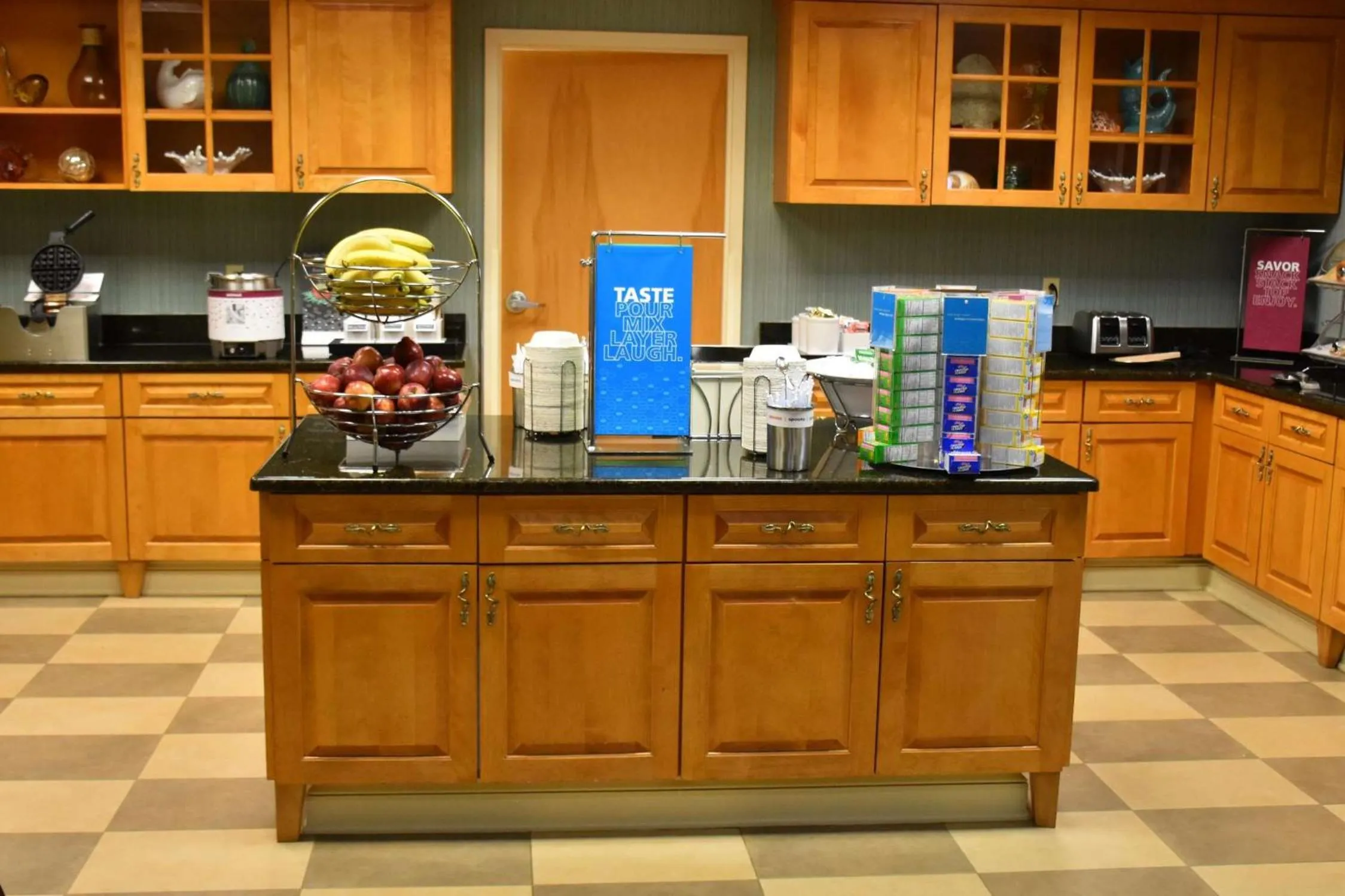 Restaurant/places to eat in Hampton Inn & Suites Chincoteague-Waterfront, Va