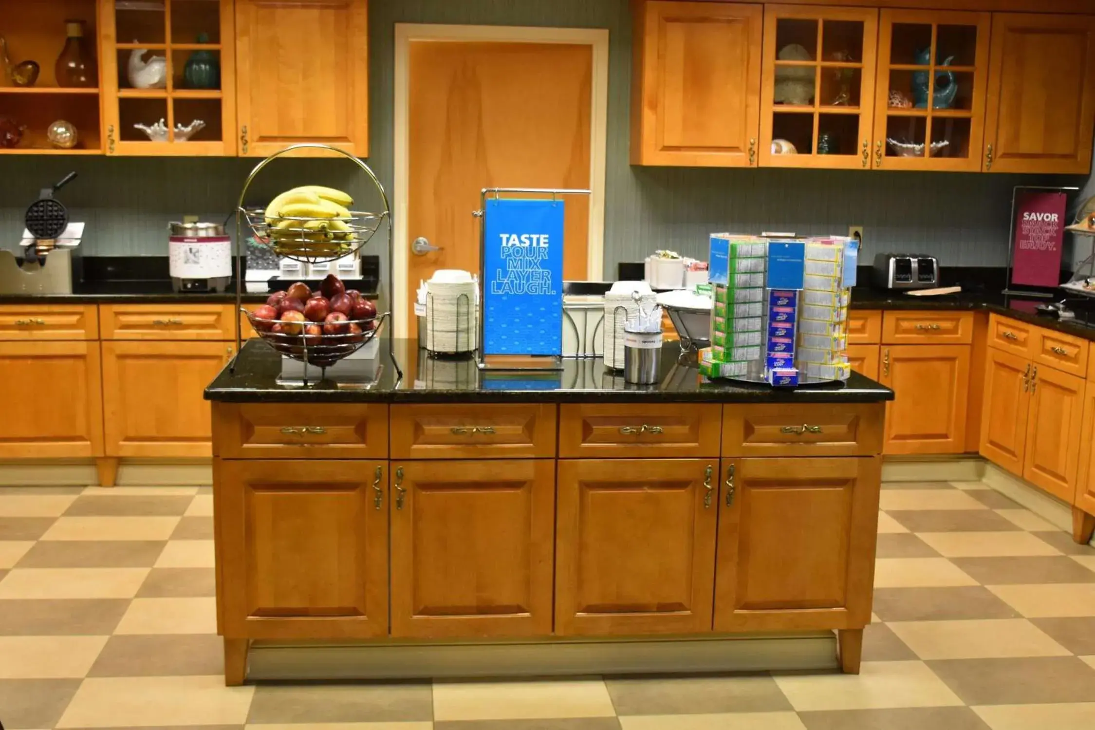 Restaurant/places to eat in Hampton Inn & Suites Chincoteague-Waterfront, Va Restaurant/places to eat in Hampton Inn & Suites Chincoteague-Waterfront, Va