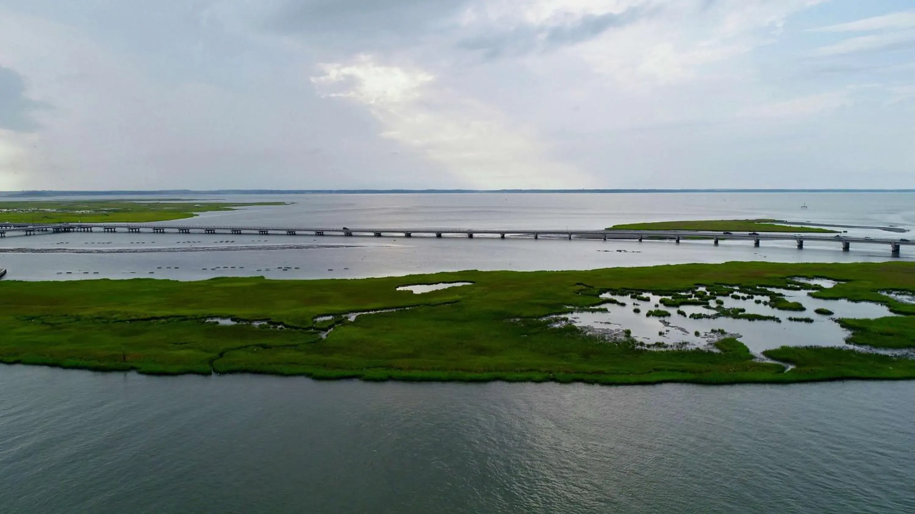 Property building in Hampton Inn & Suites Chincoteague-Waterfront, Va Property building in Hampton Inn & Suites Chincoteague-Waterfront, Va