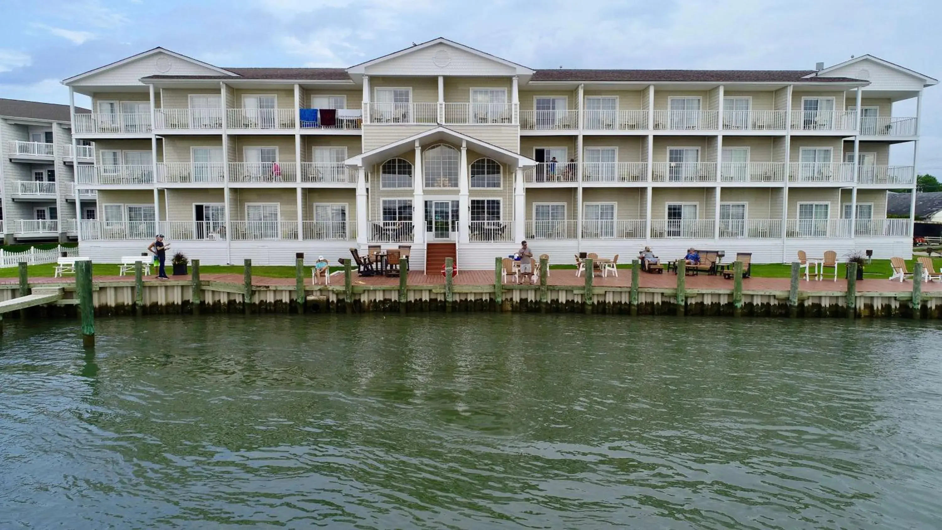 Property building in Hampton Inn & Suites Chincoteague-Waterfront, Va Property building in Hampton Inn & Suites Chincoteague-Waterfront, Va