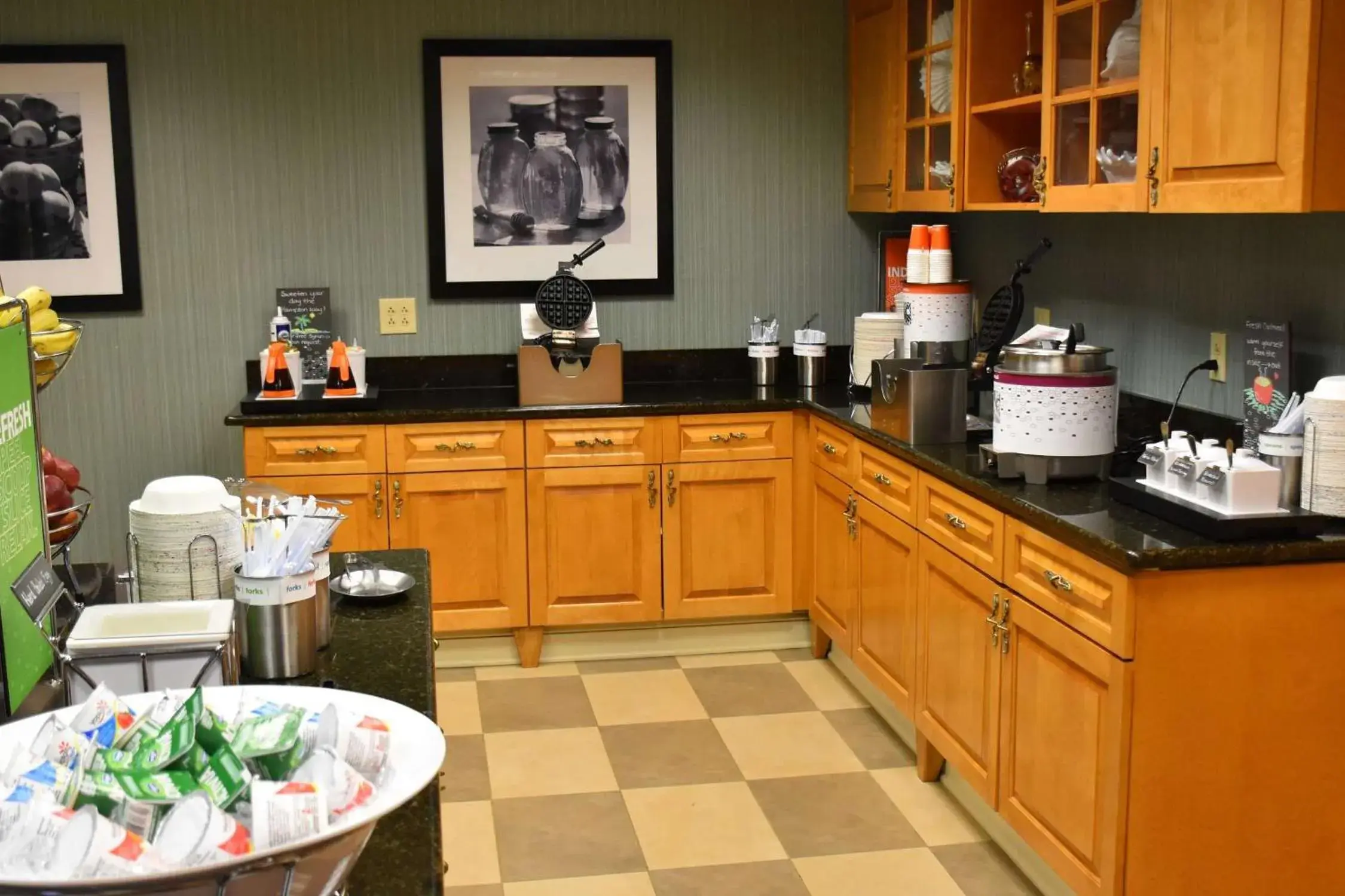 Restaurant/places to eat in Hampton Inn & Suites Chincoteague-Waterfront, Va Restaurant/places to eat in Hampton Inn & Suites Chincoteague-Waterfront, Va