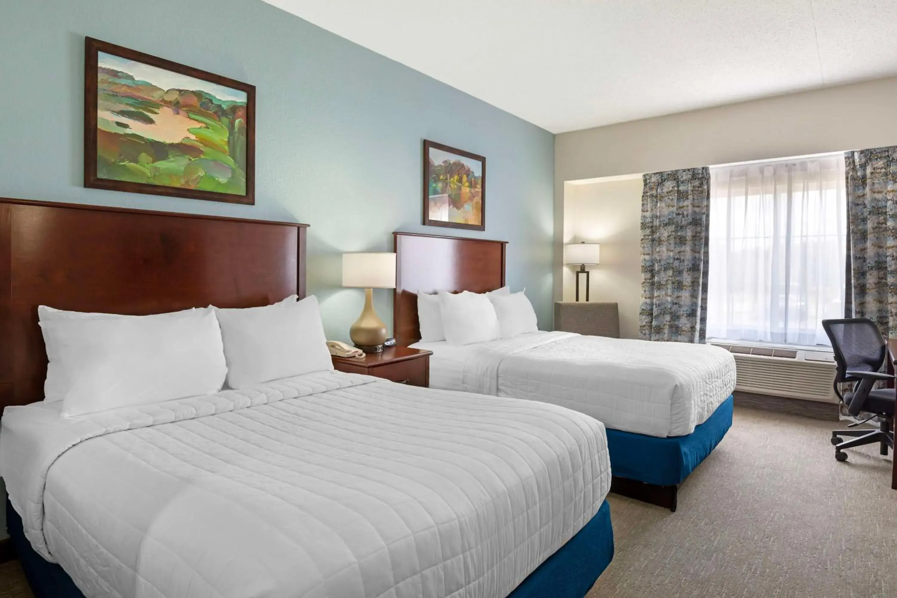Bedroom, Bed in Best Western Plus Crossroads Inn & Suites Bedroom, Bed in Best Western Plus Crossroads Inn & Suites