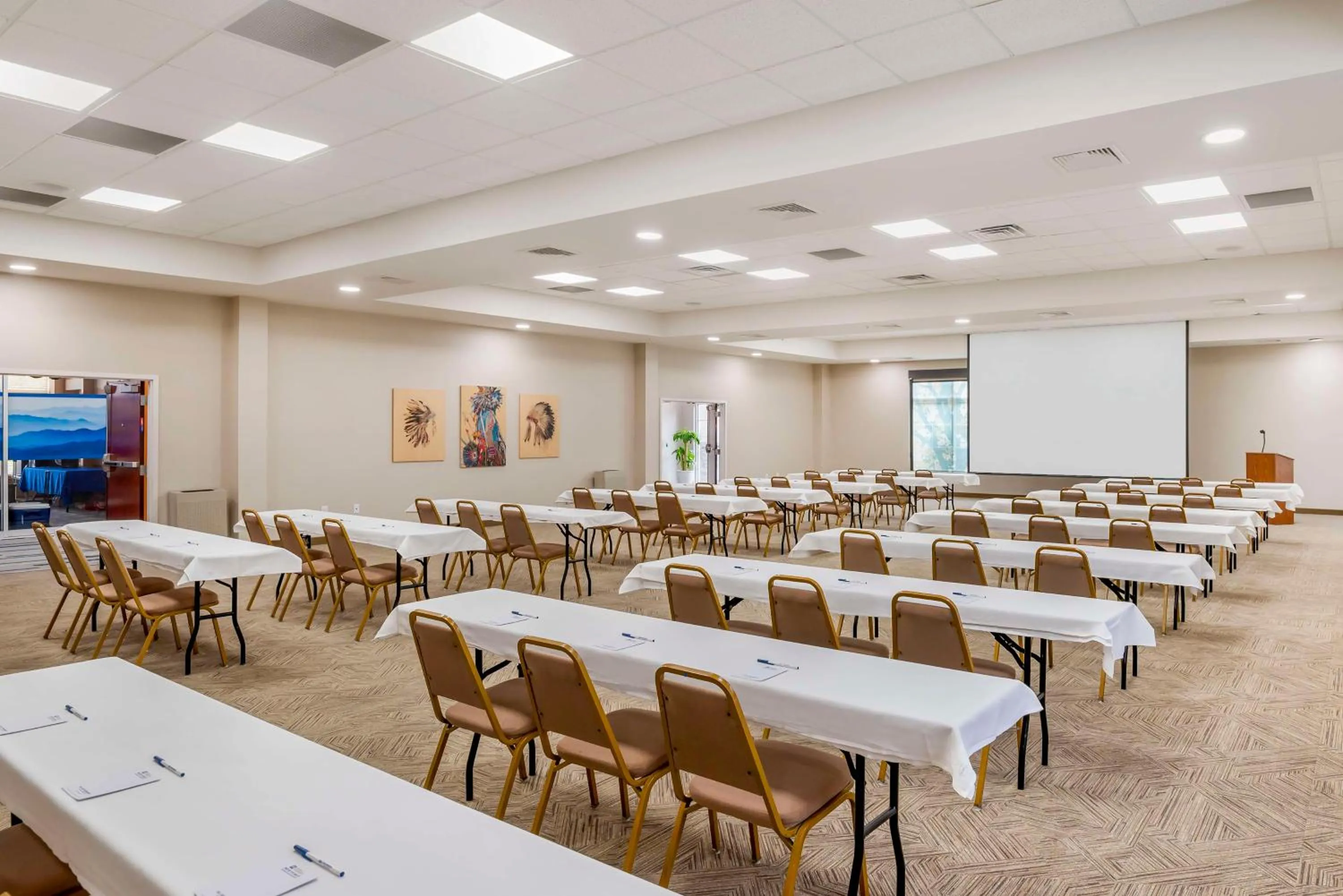 Meeting/conference room in Best Western Plus Crossroads Inn & Suites