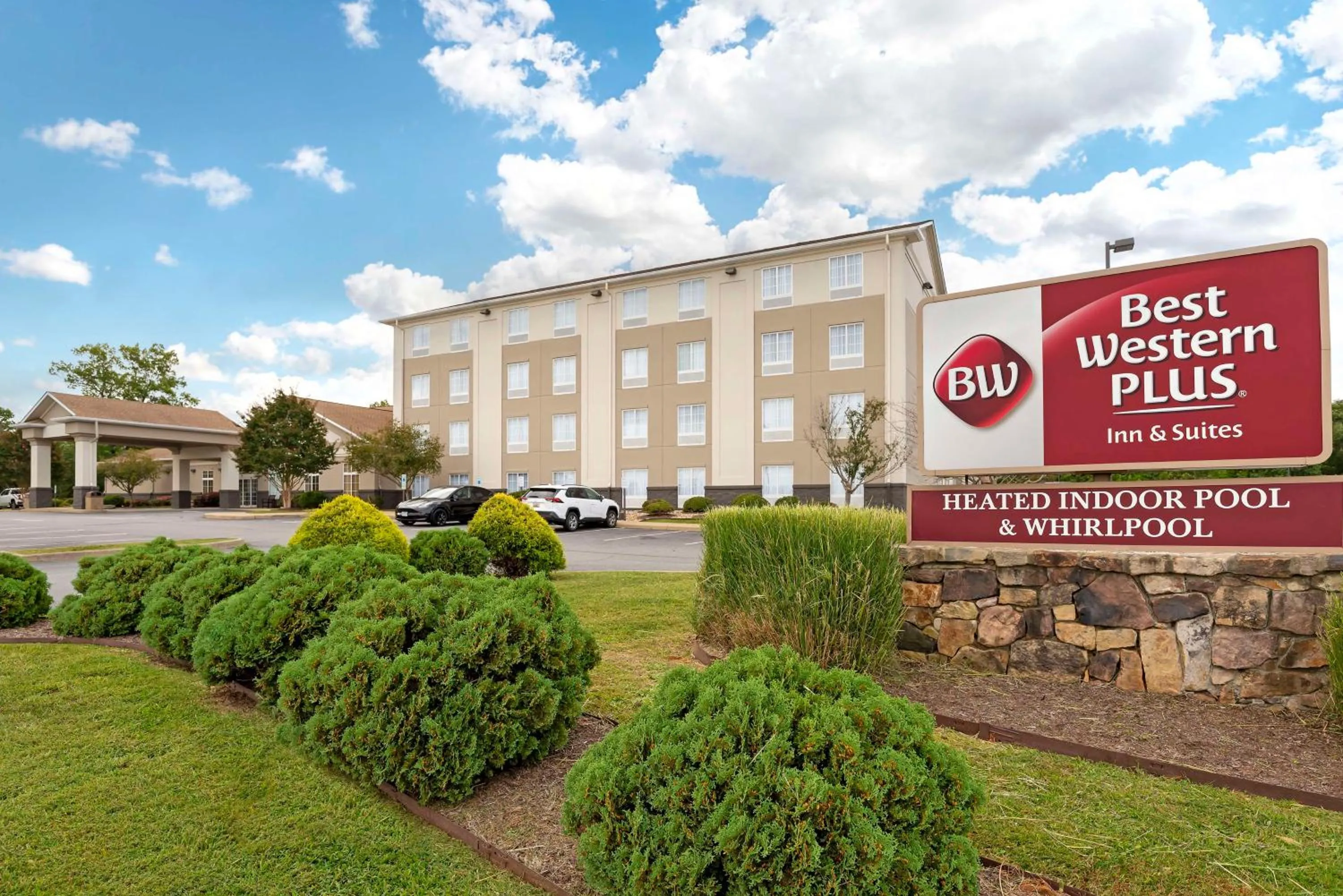Property building in Best Western Plus Crossroads Inn & Suites