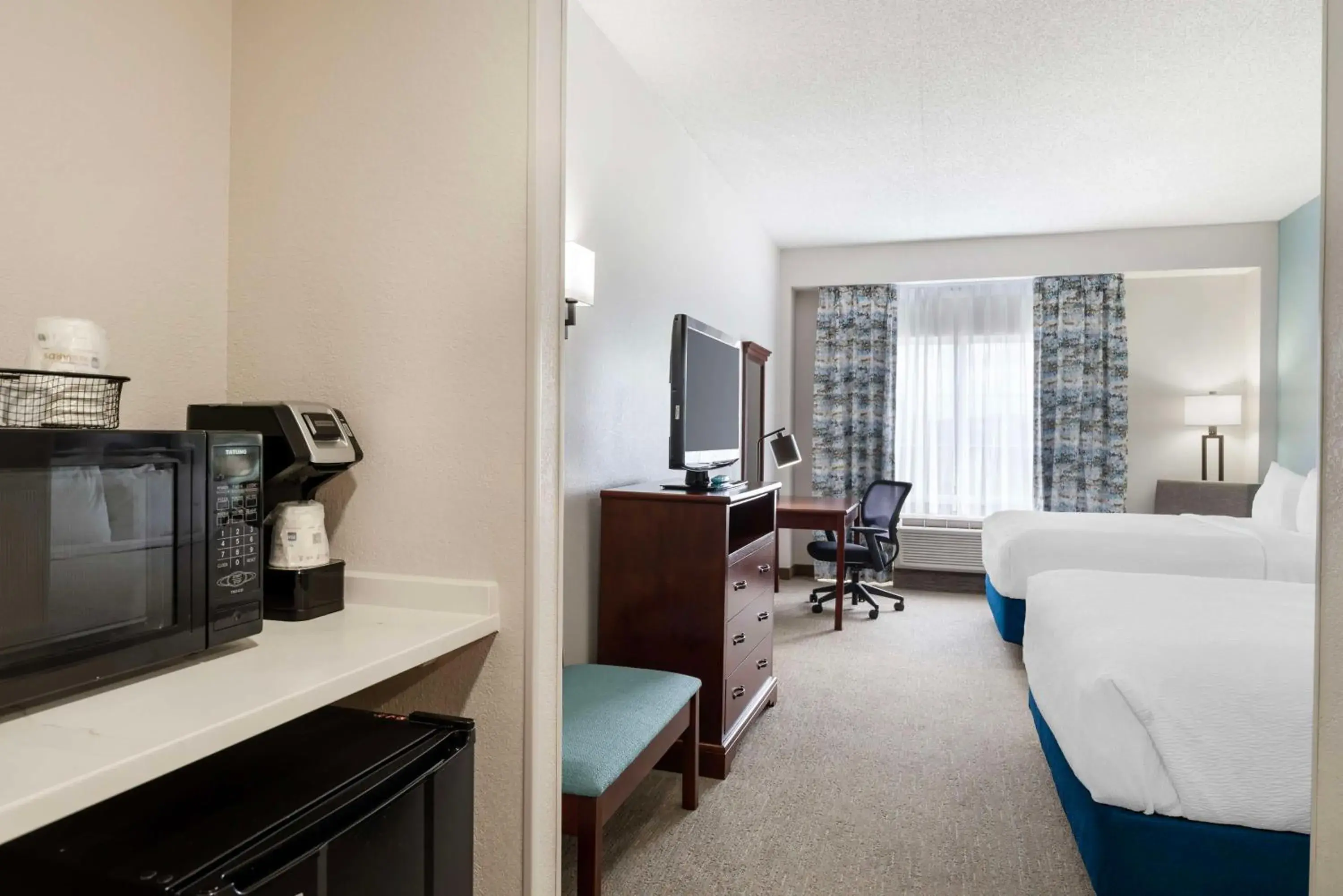 Queen Room with Two Queen Beds - Non-Smoking in Best Western Plus Crossroads Inn & Suites Queen Room with Two Queen Beds - Non-Smoking in Best Western Plus Crossroads Inn & Suites