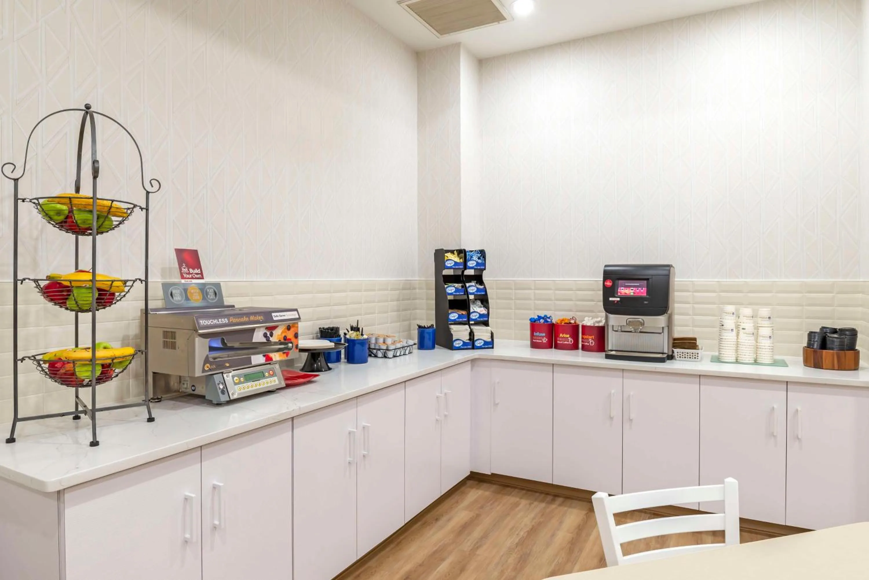 Restaurant/places to eat in Best Western Plus Crossroads Inn & Suites