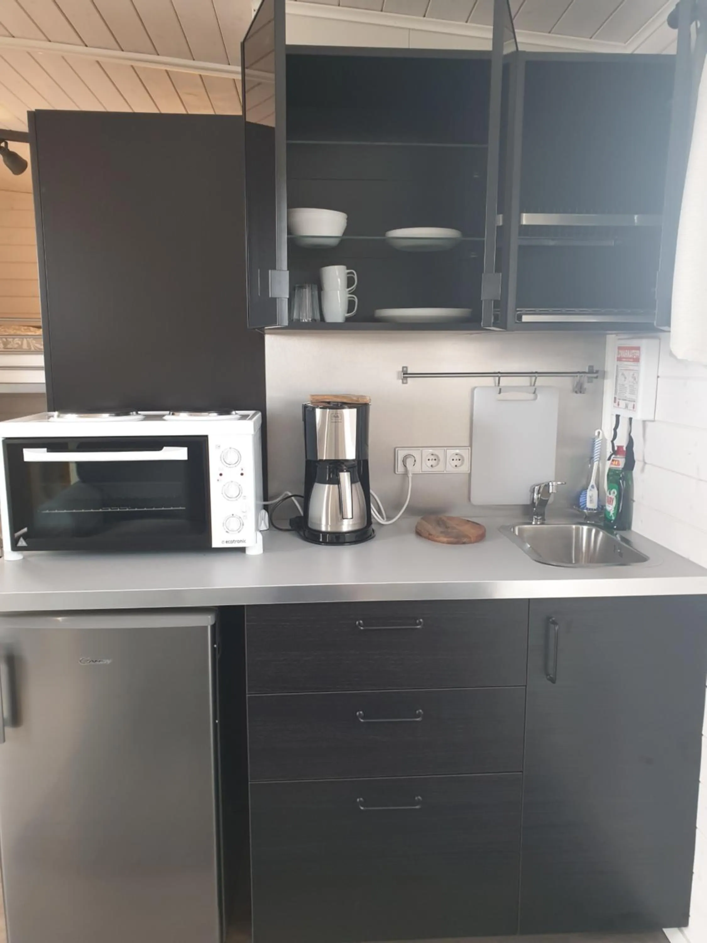 Coffee/tea facilities in Black Beach Cottage Small