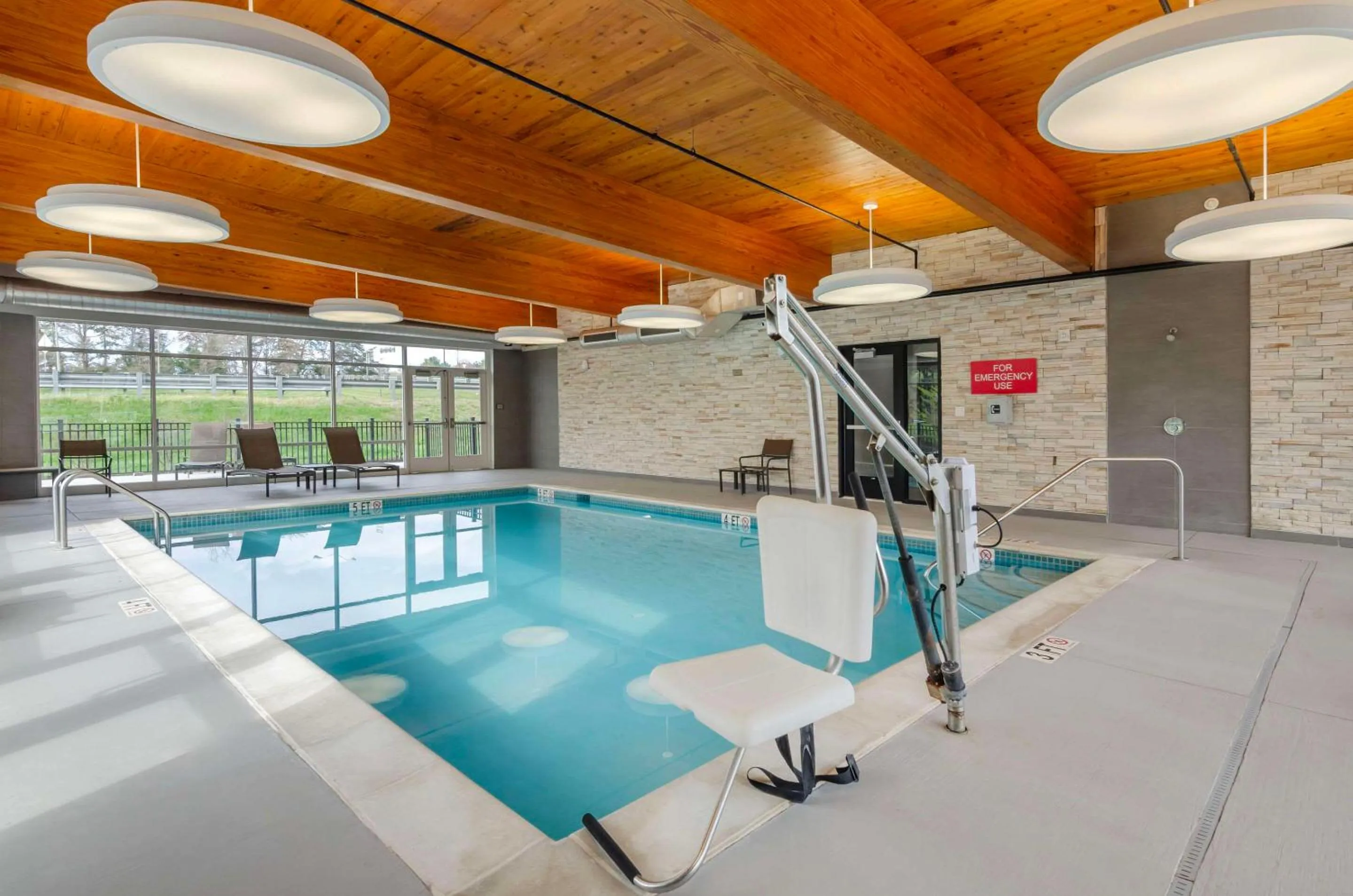 Swimming pool in Country Inn & Suites by Radisson, Charlottesville-UVA, VA