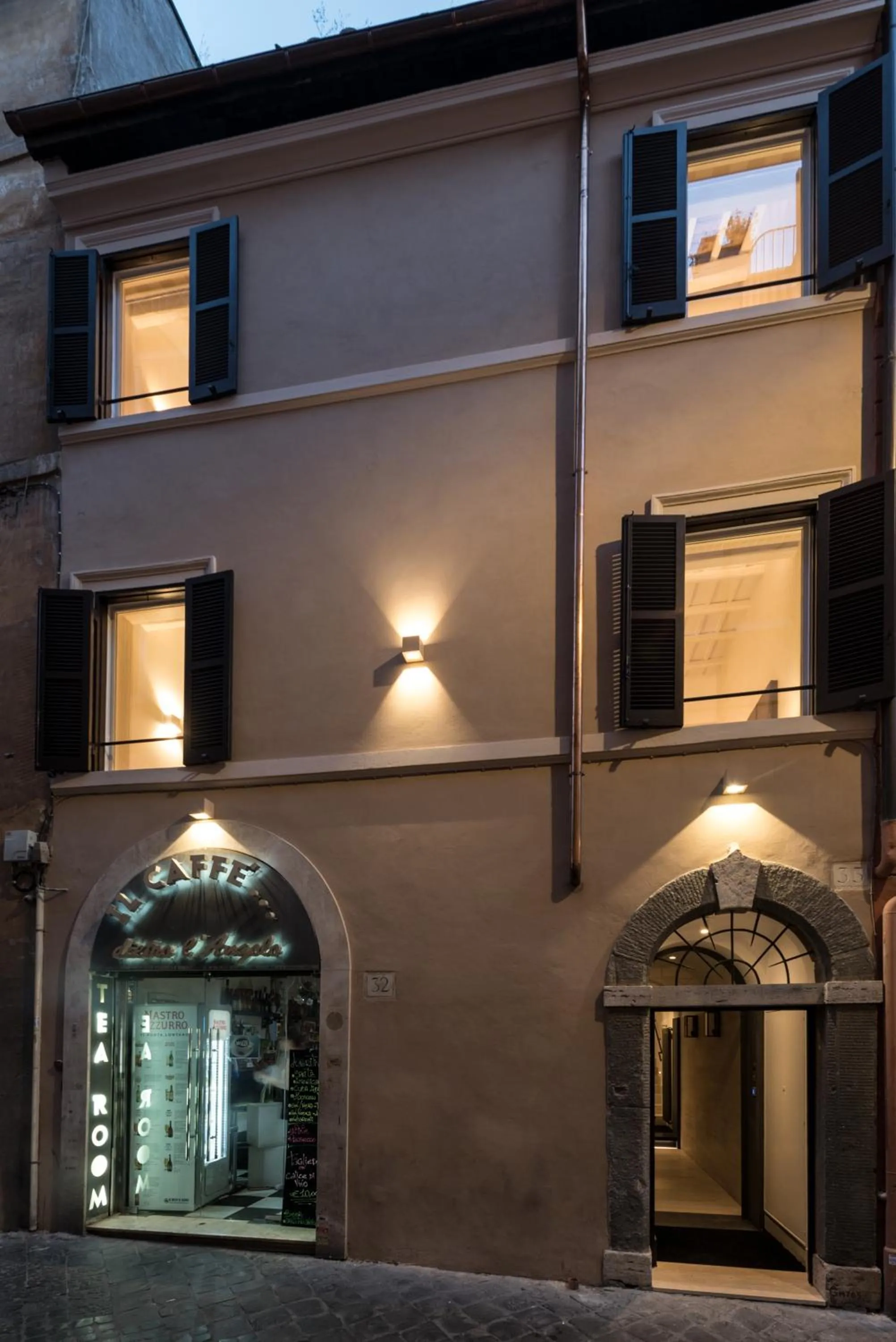 Property building in Laurina 33