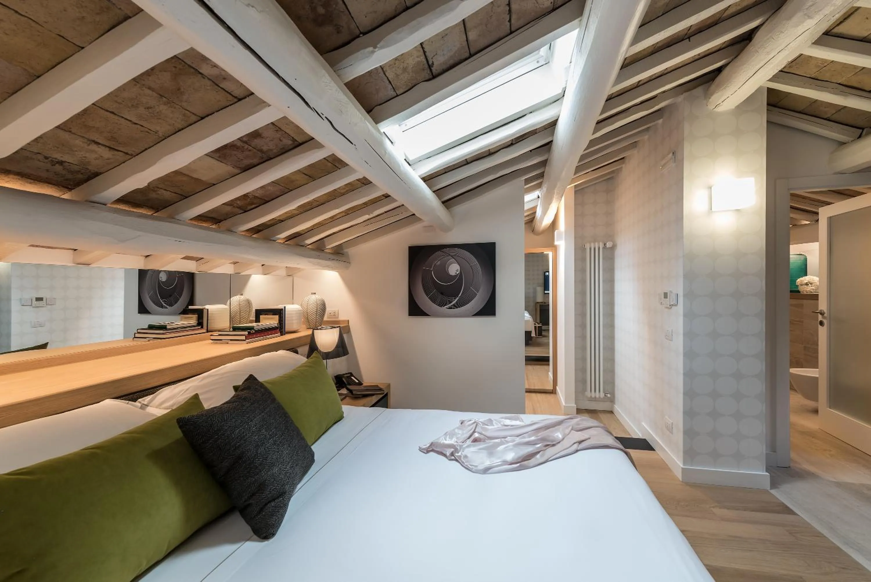 Photo of the whole room, Bed in Laurina 33