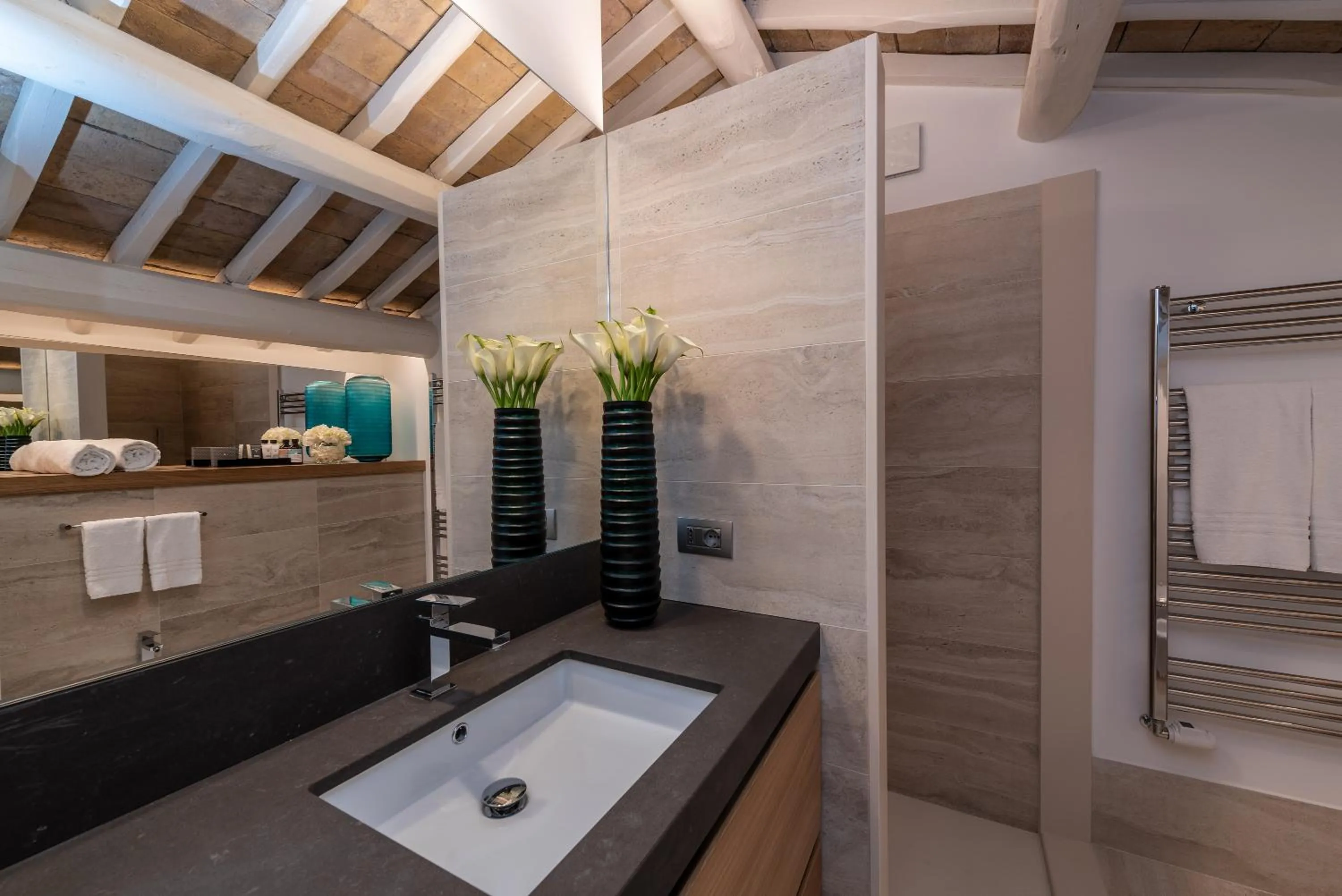 Bathroom in Laurina 33