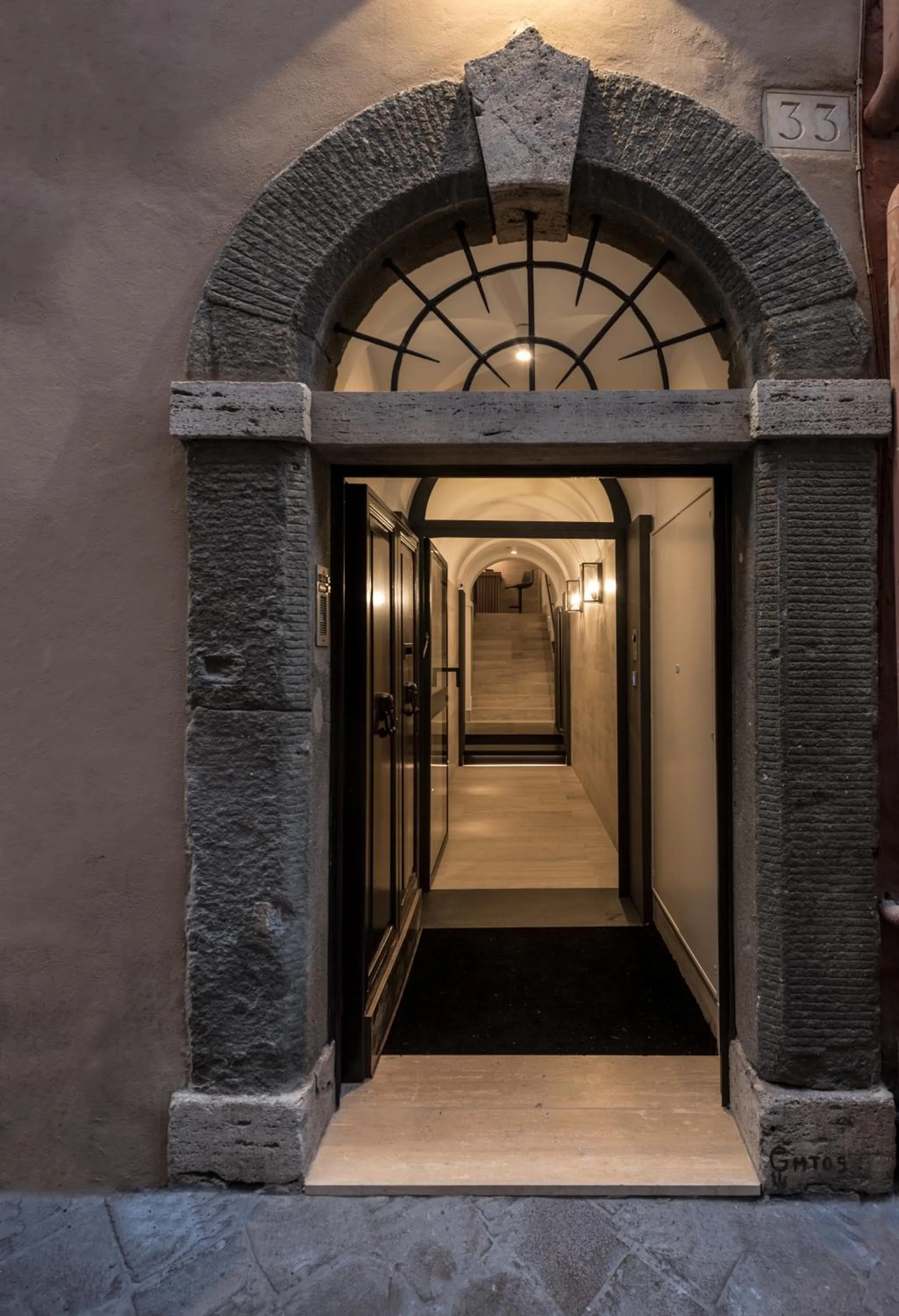 Property building in Laurina 33