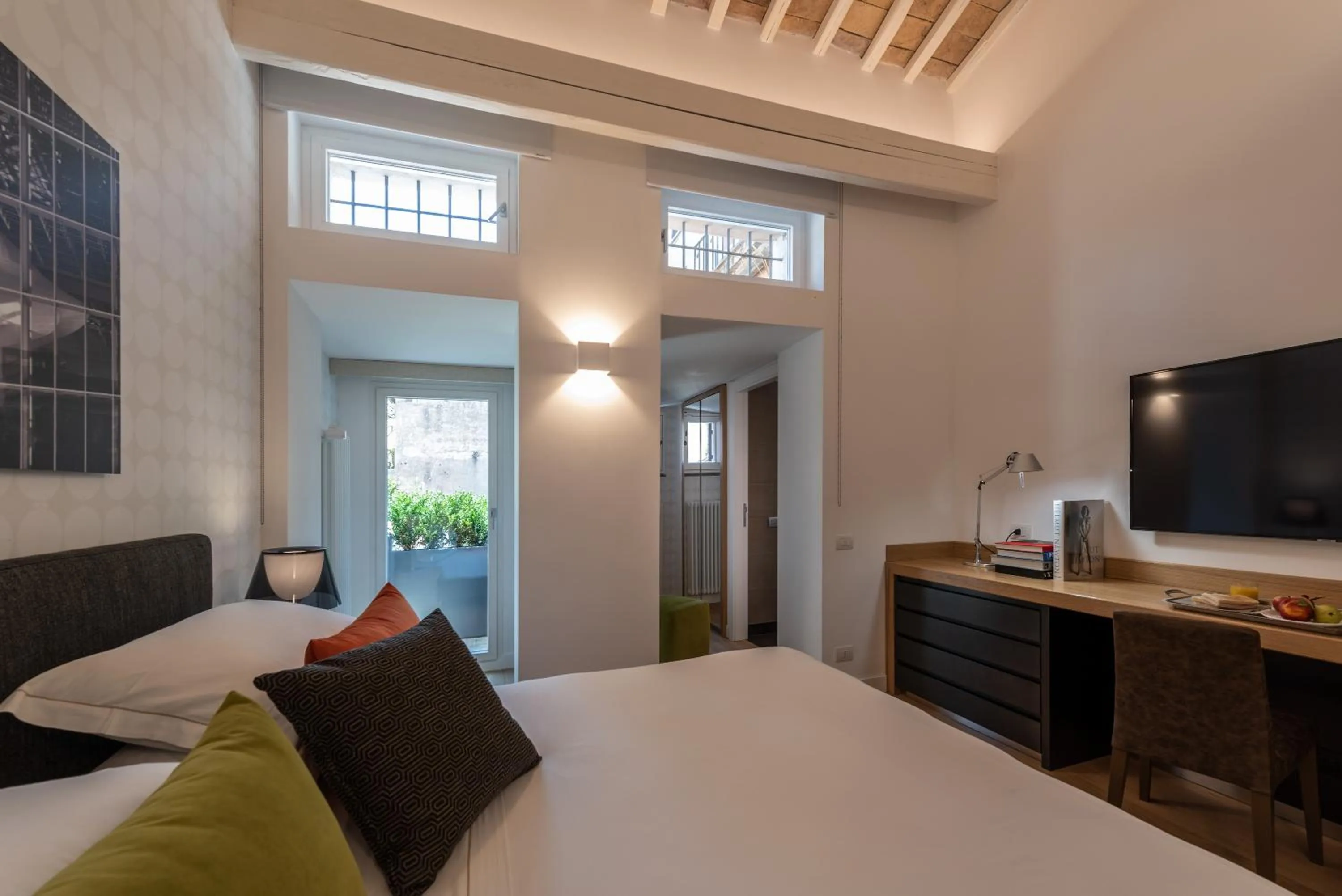 Photo of the whole room, Bed in Laurina 33