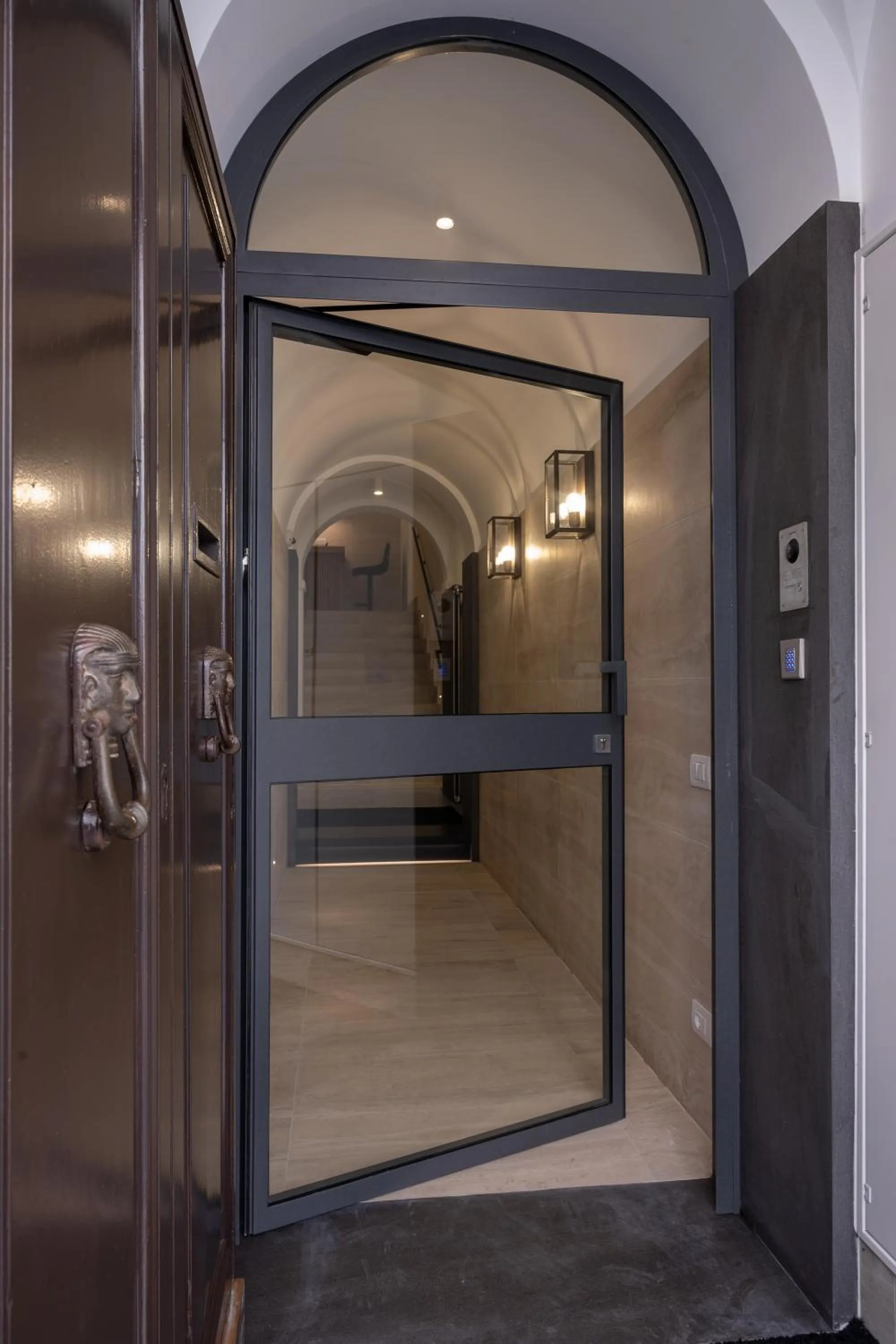 Facade/entrance in Laurina 33