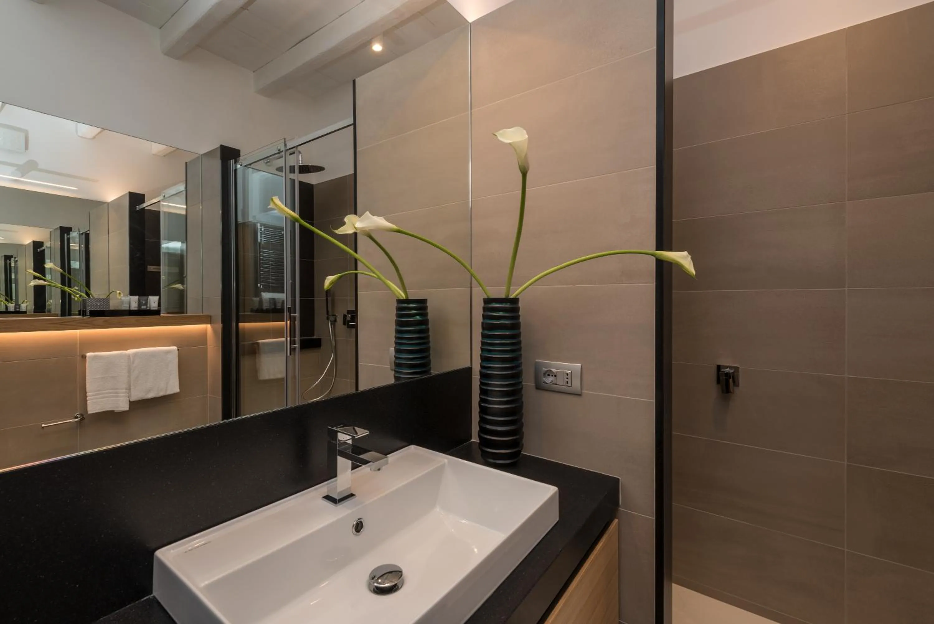 Bathroom in Laurina 33