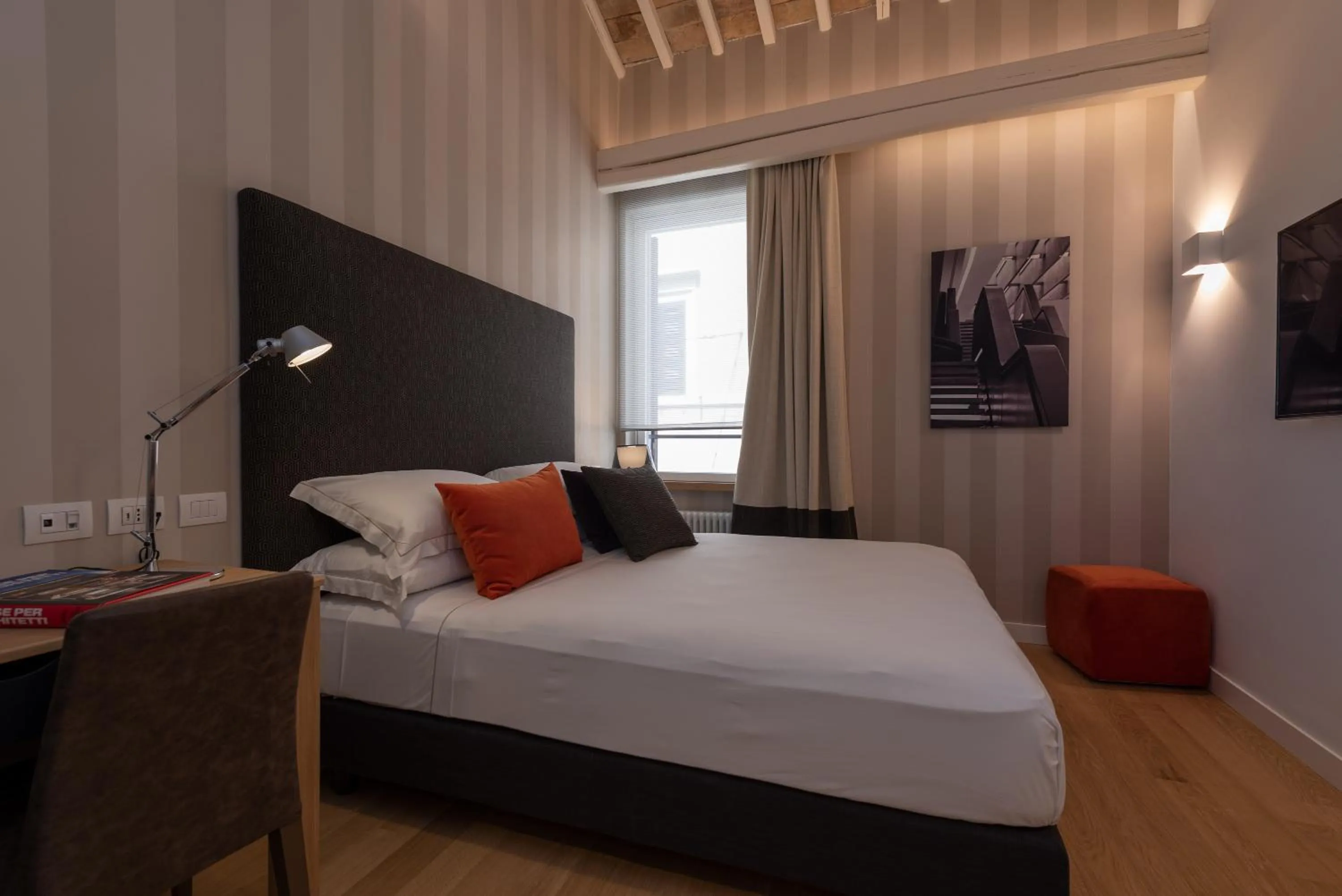 Photo of the whole room, Bed in Laurina 33