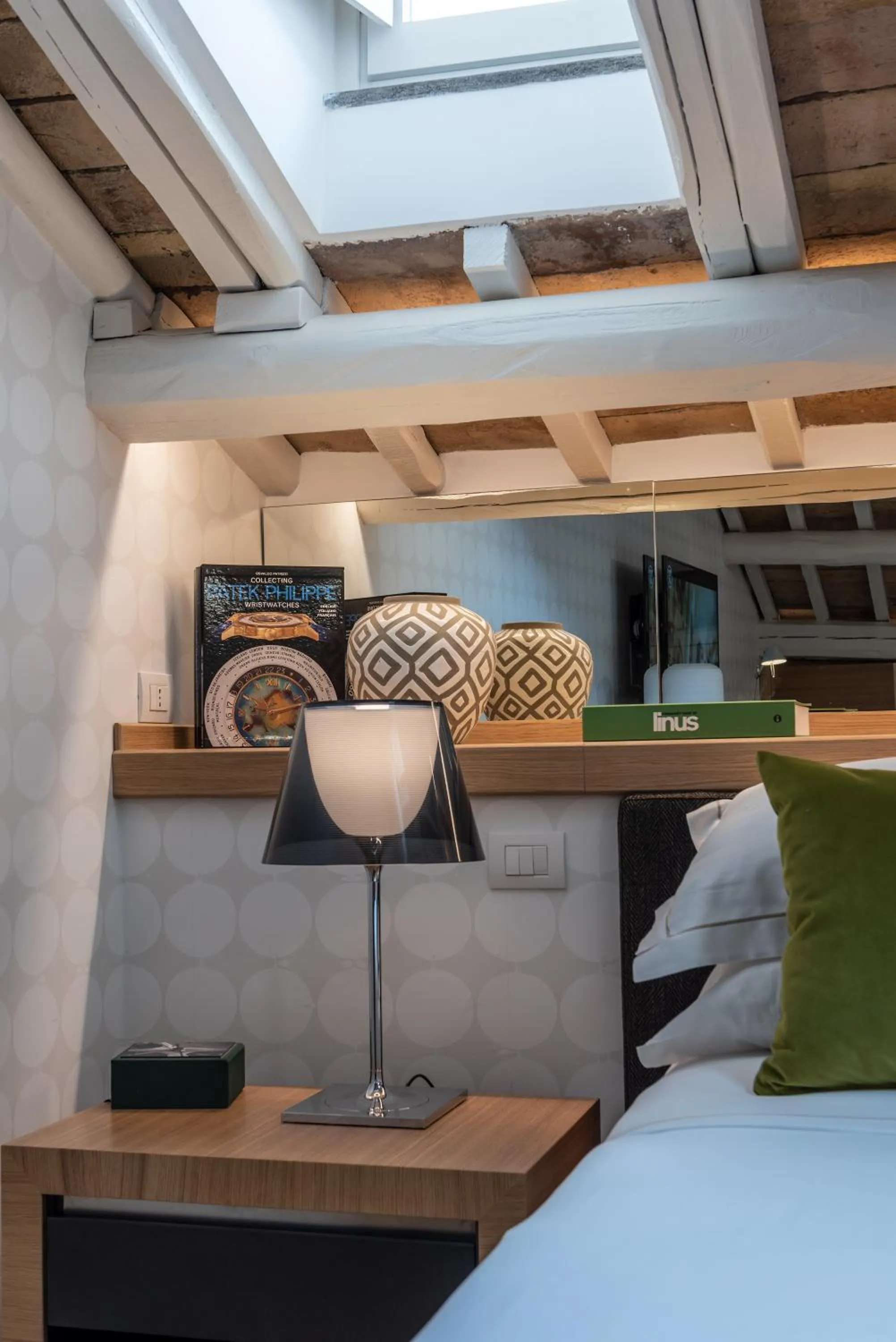 Decorative detail in Laurina 33