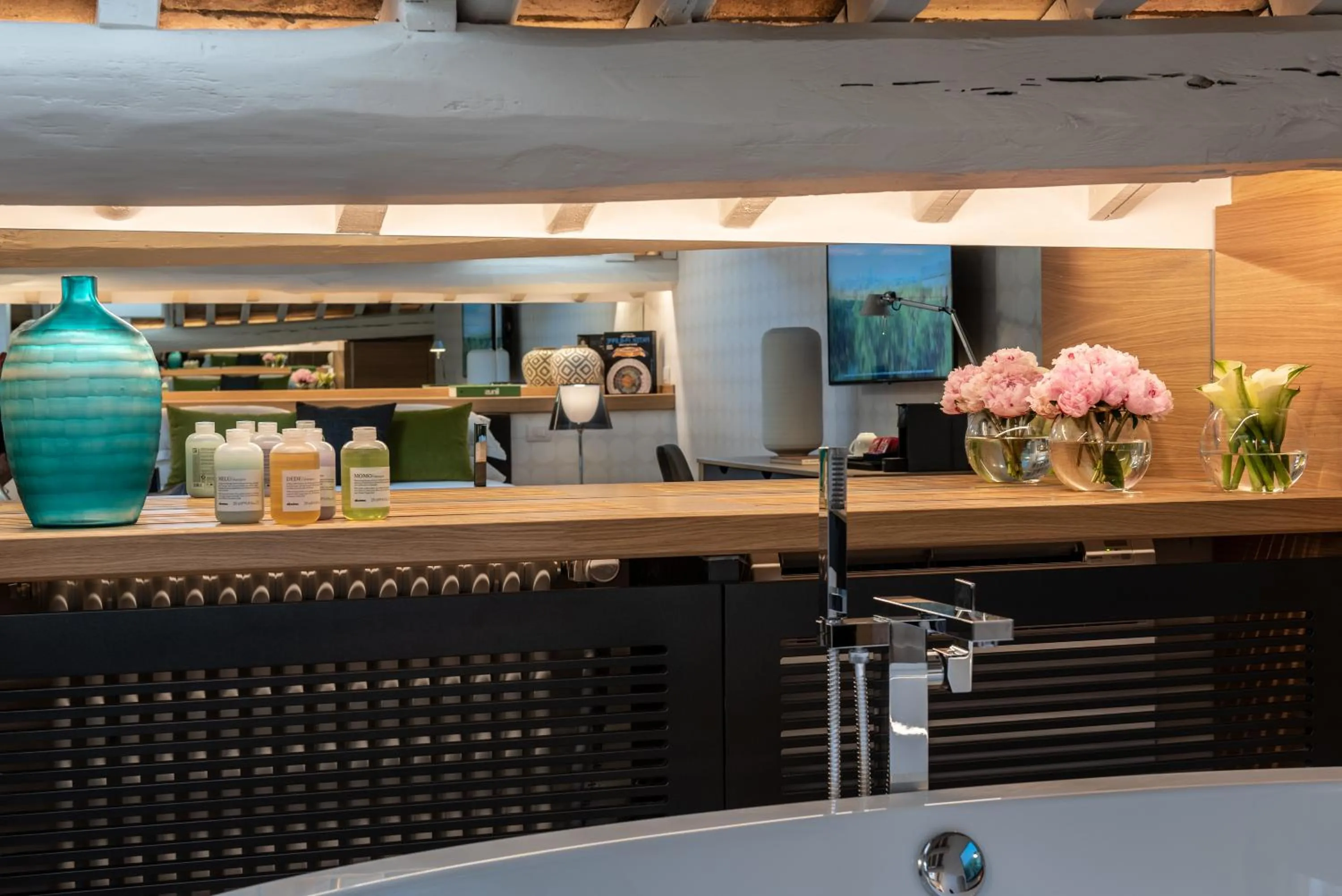 Decorative detail in Laurina 33