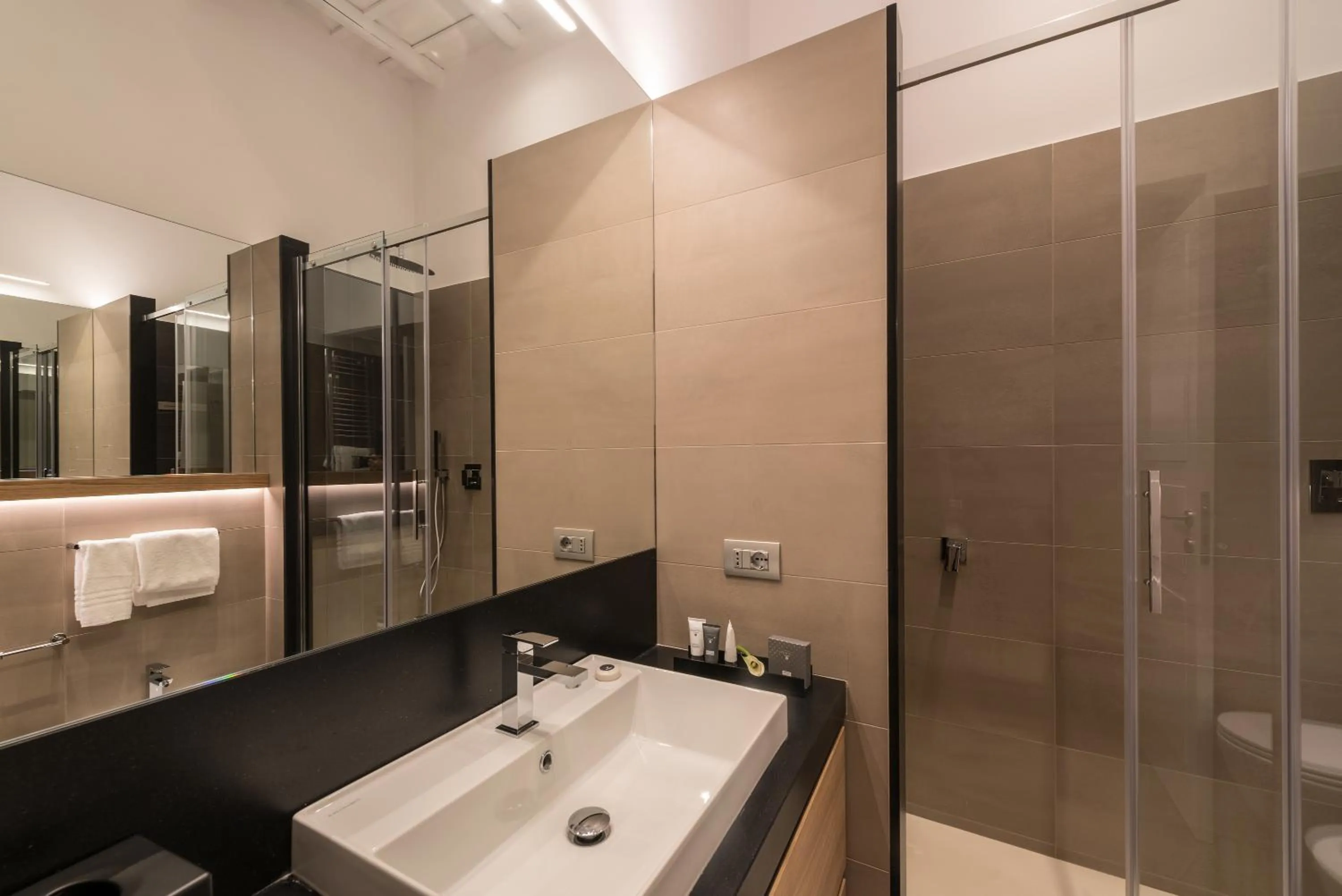 Bathroom in Laurina 33