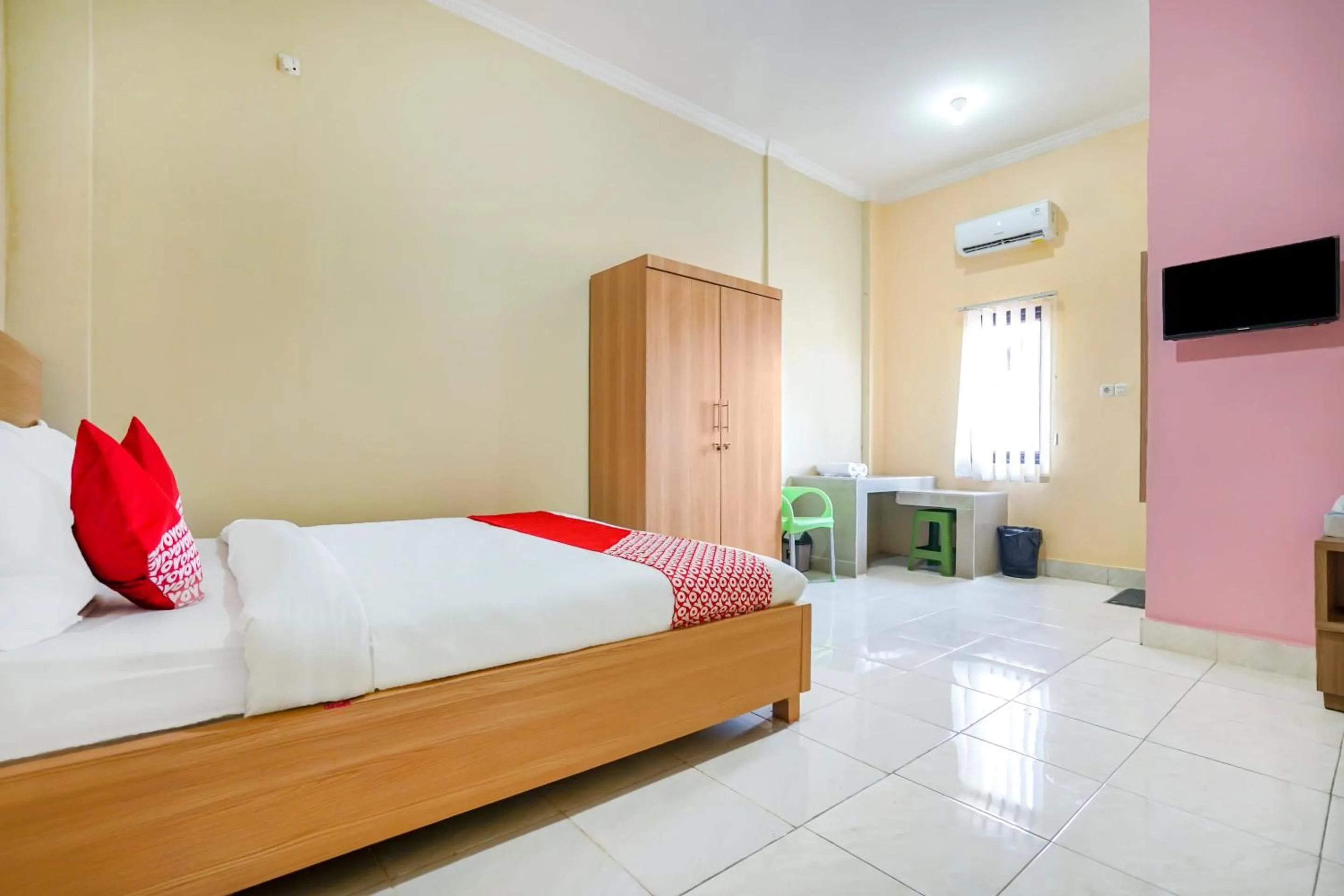 Bedroom, Bed in OYO Life 570 Pesona Asri Homestay Syariah